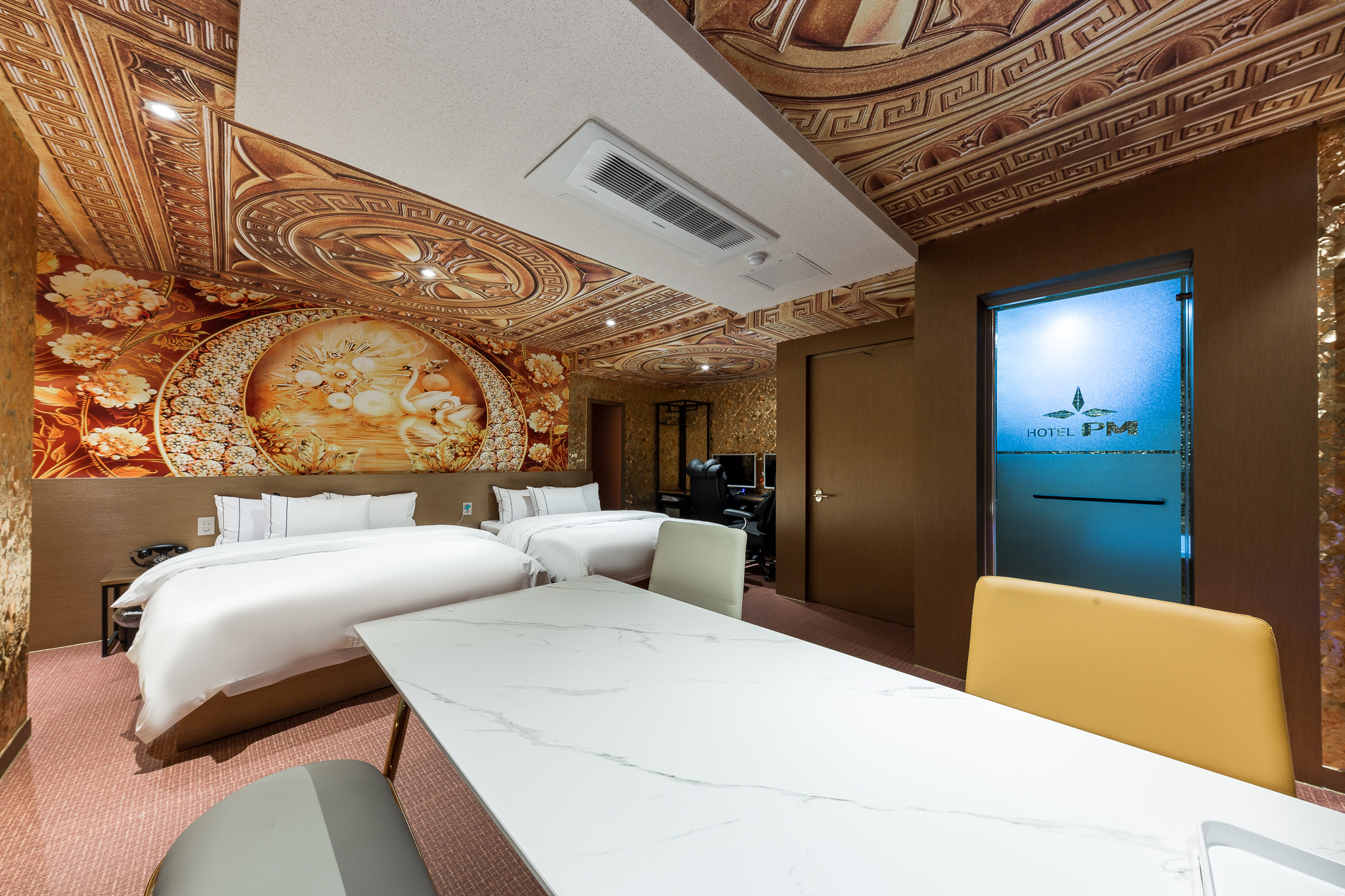 room detail thumbnail 1