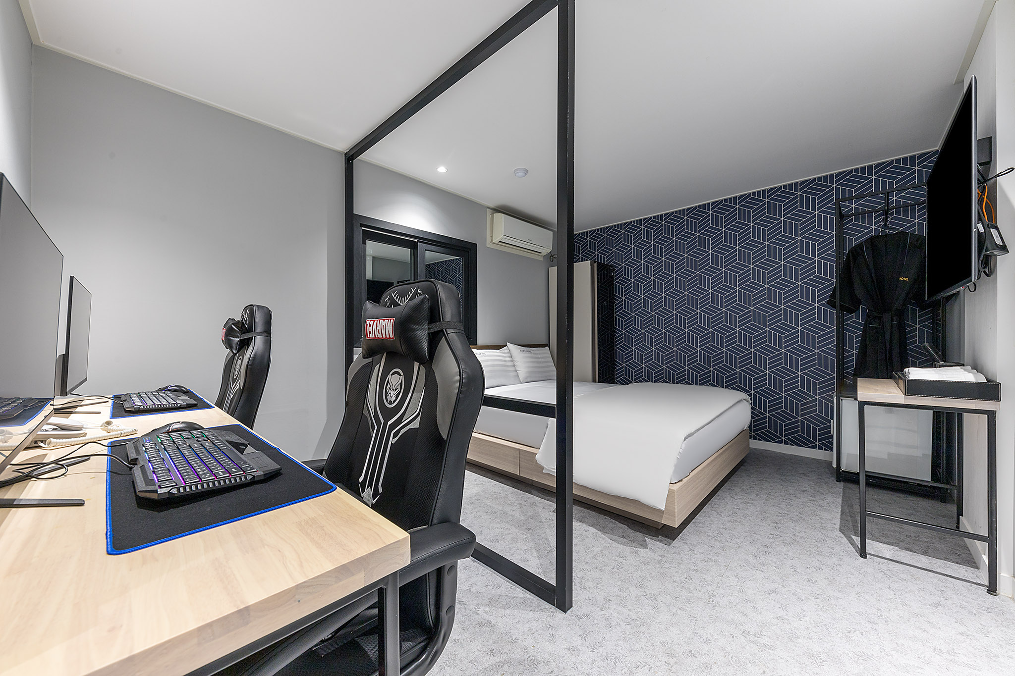 room detail thumbnail 2