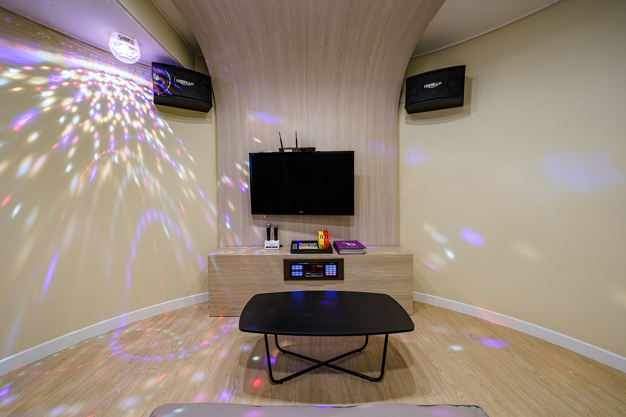 room detail thumbnail 1