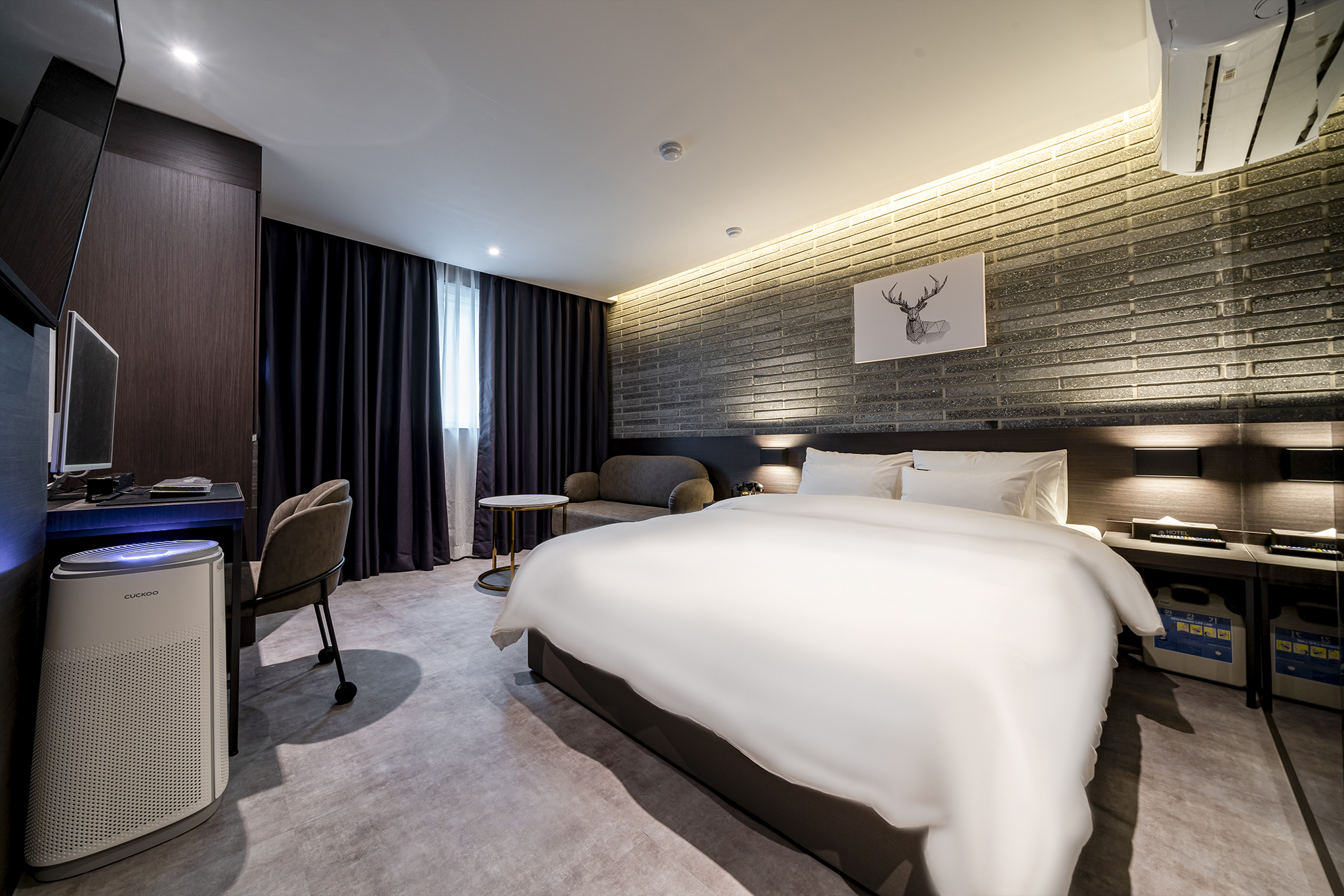 room detail thumbnail 2