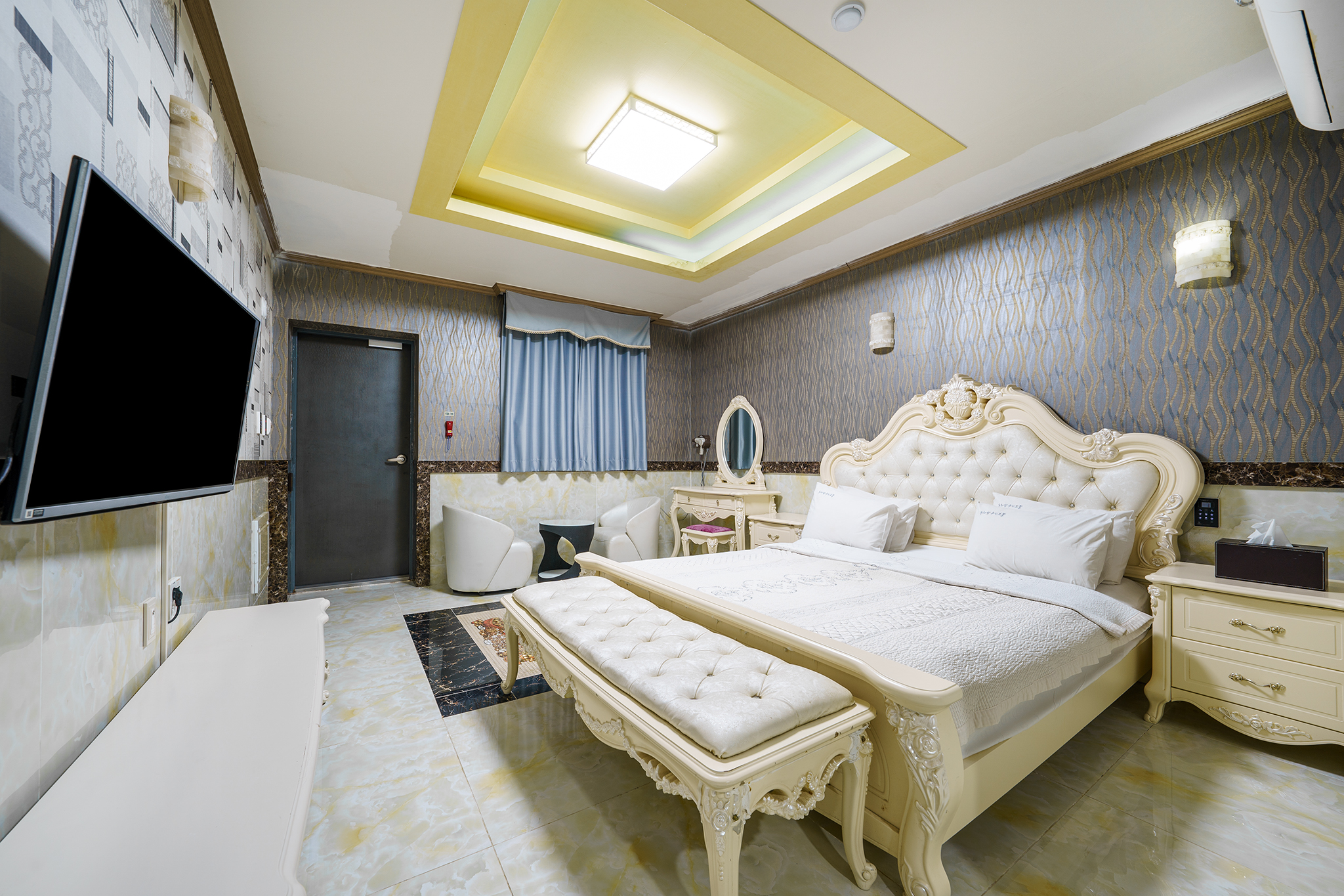 room detail thumbnail 1