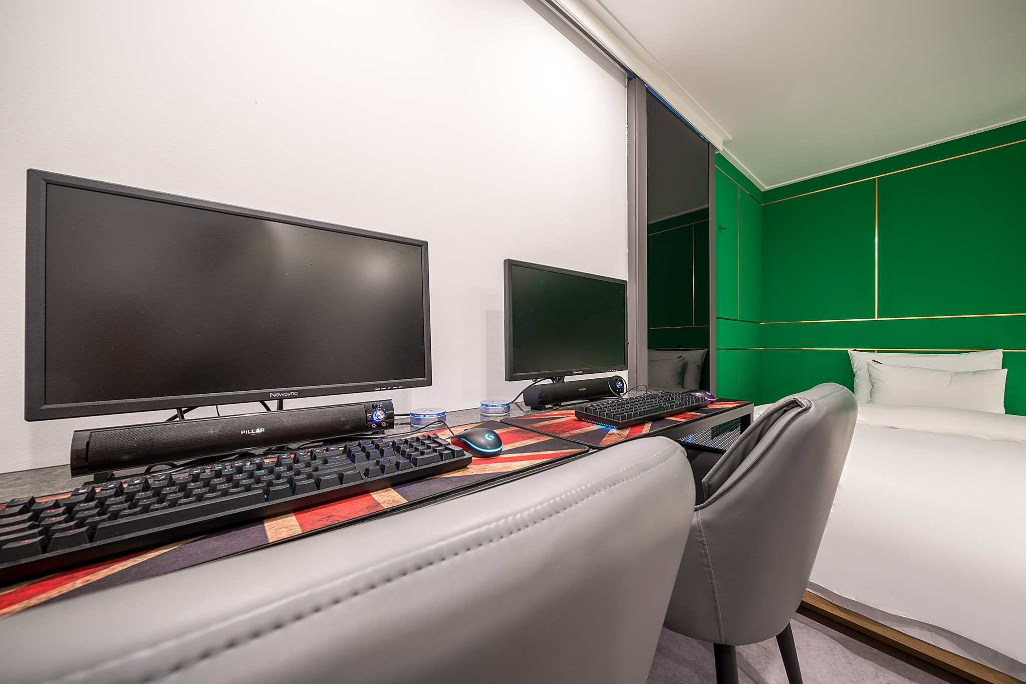 room detail thumbnail 1