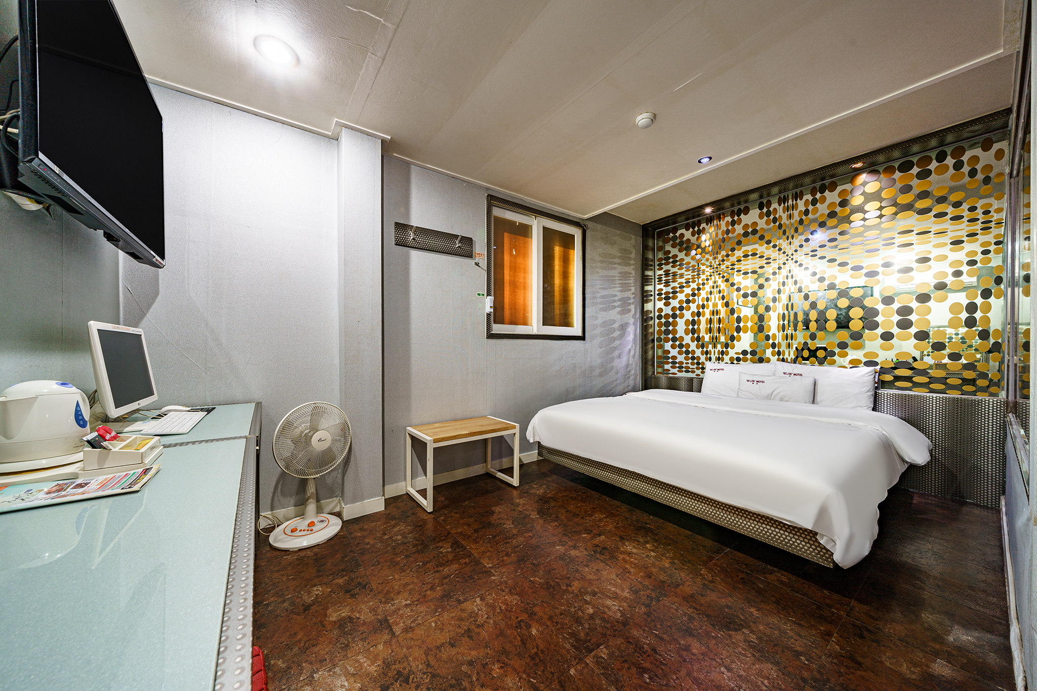 room detail thumbnail 2