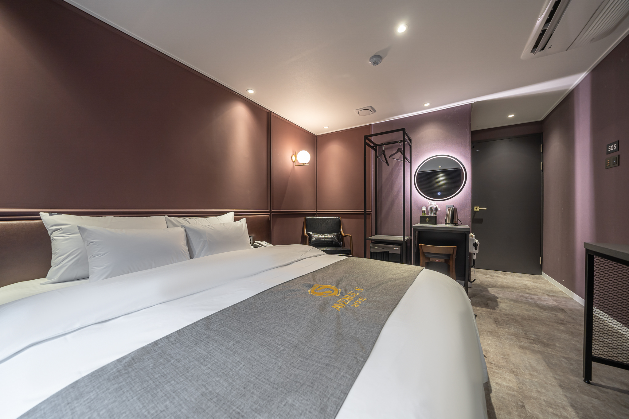 room detail thumbnail 2