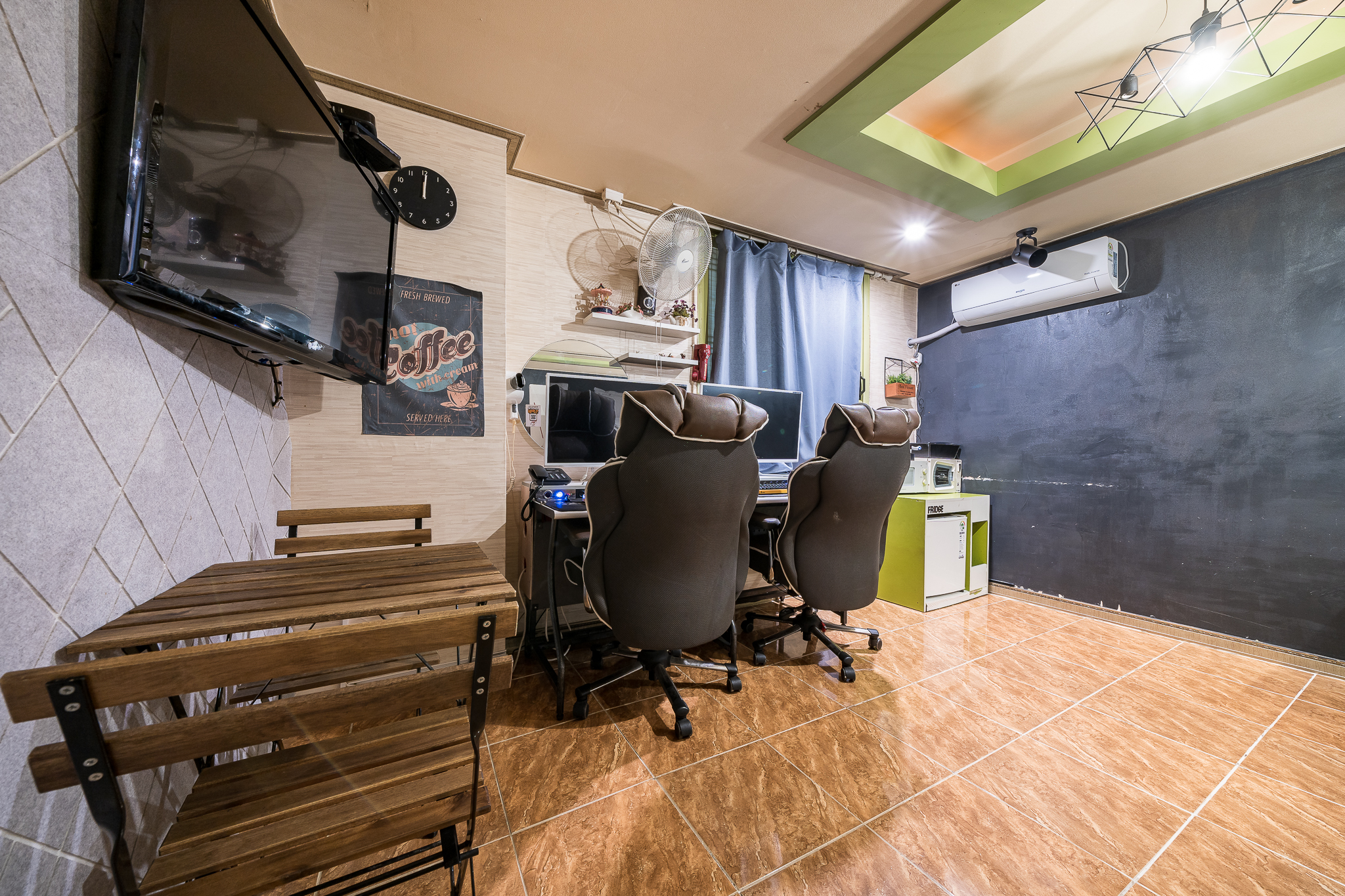 room detail thumbnail 1