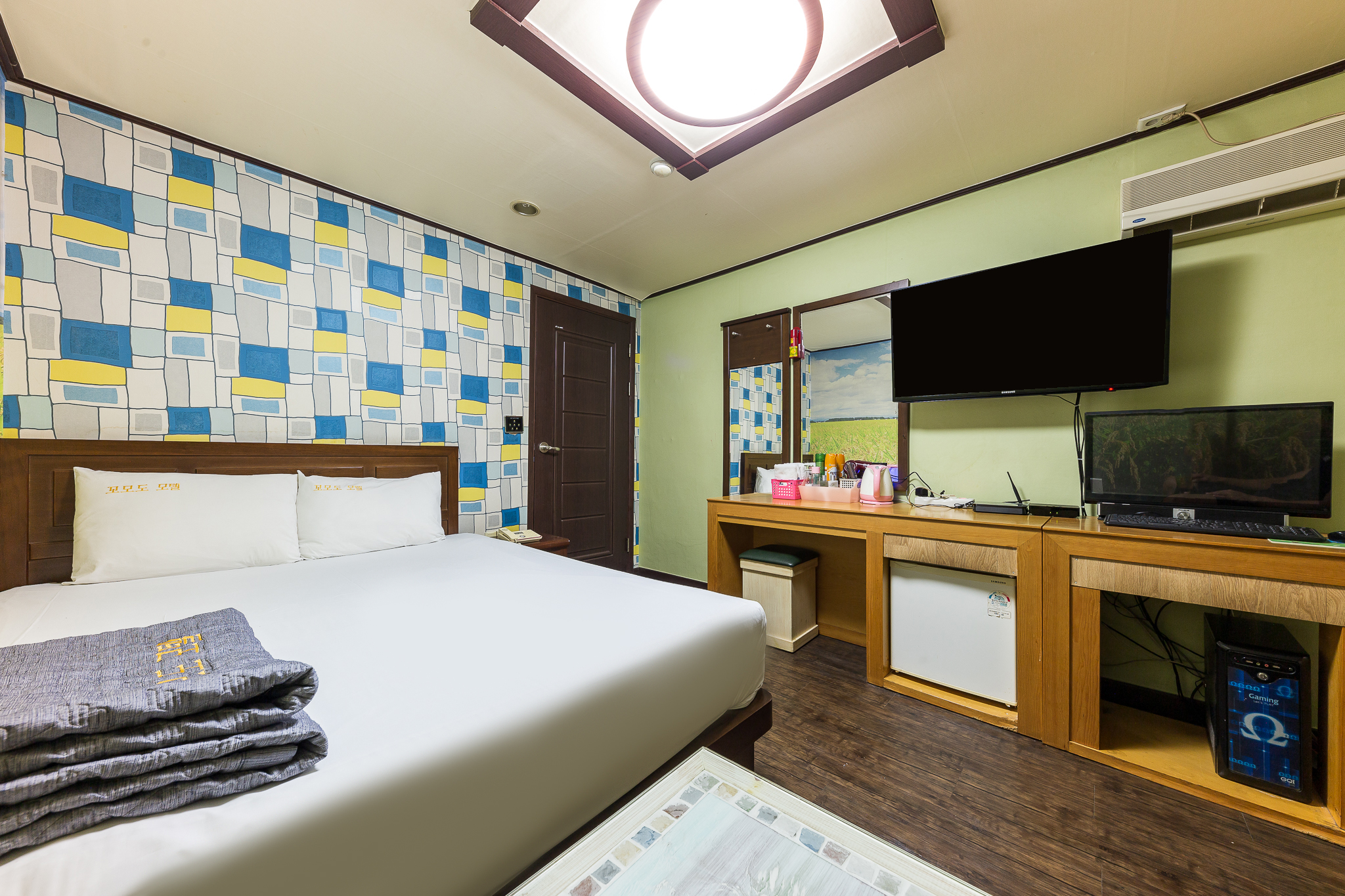 room detail thumbnail 2