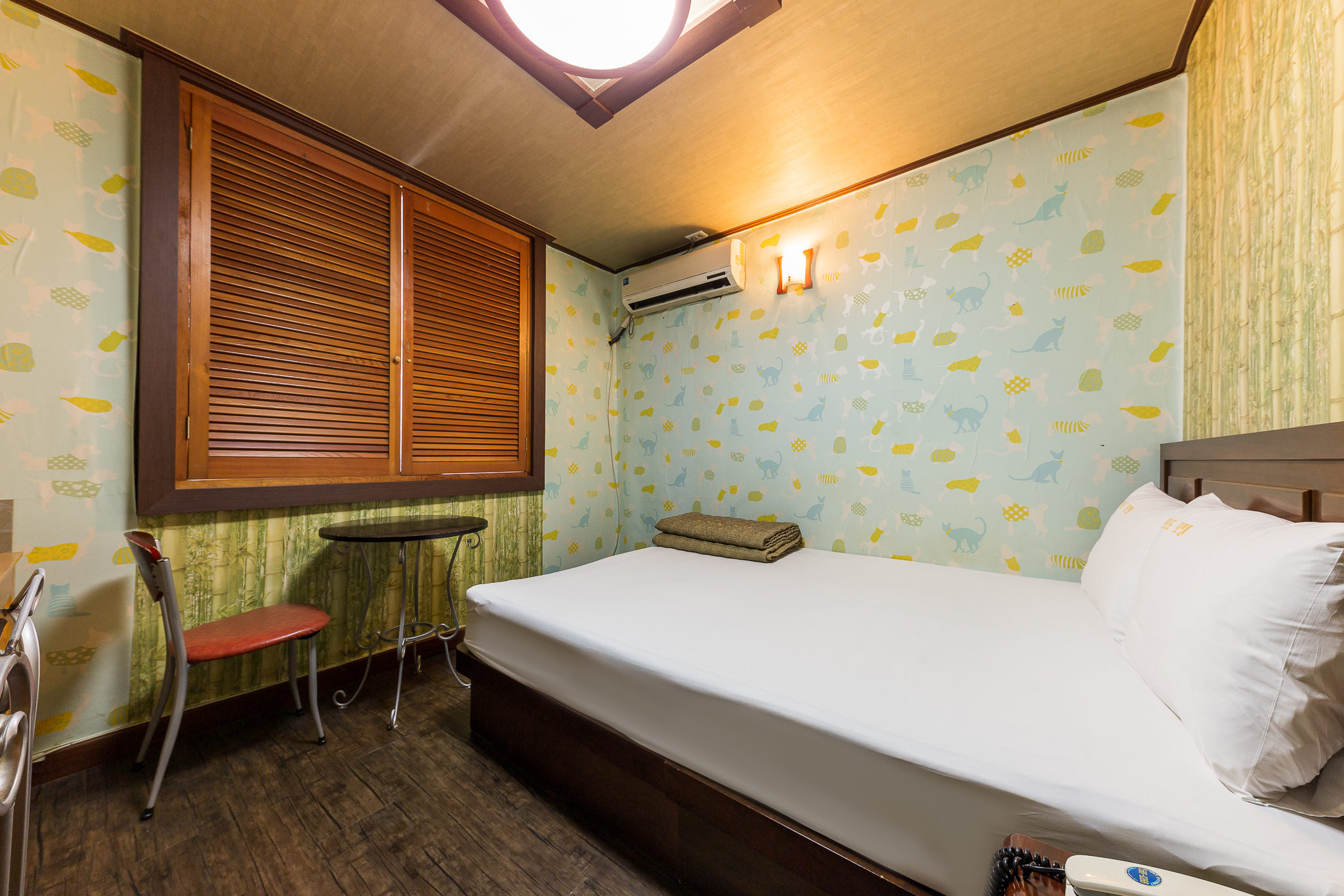 room detail thumbnail 0