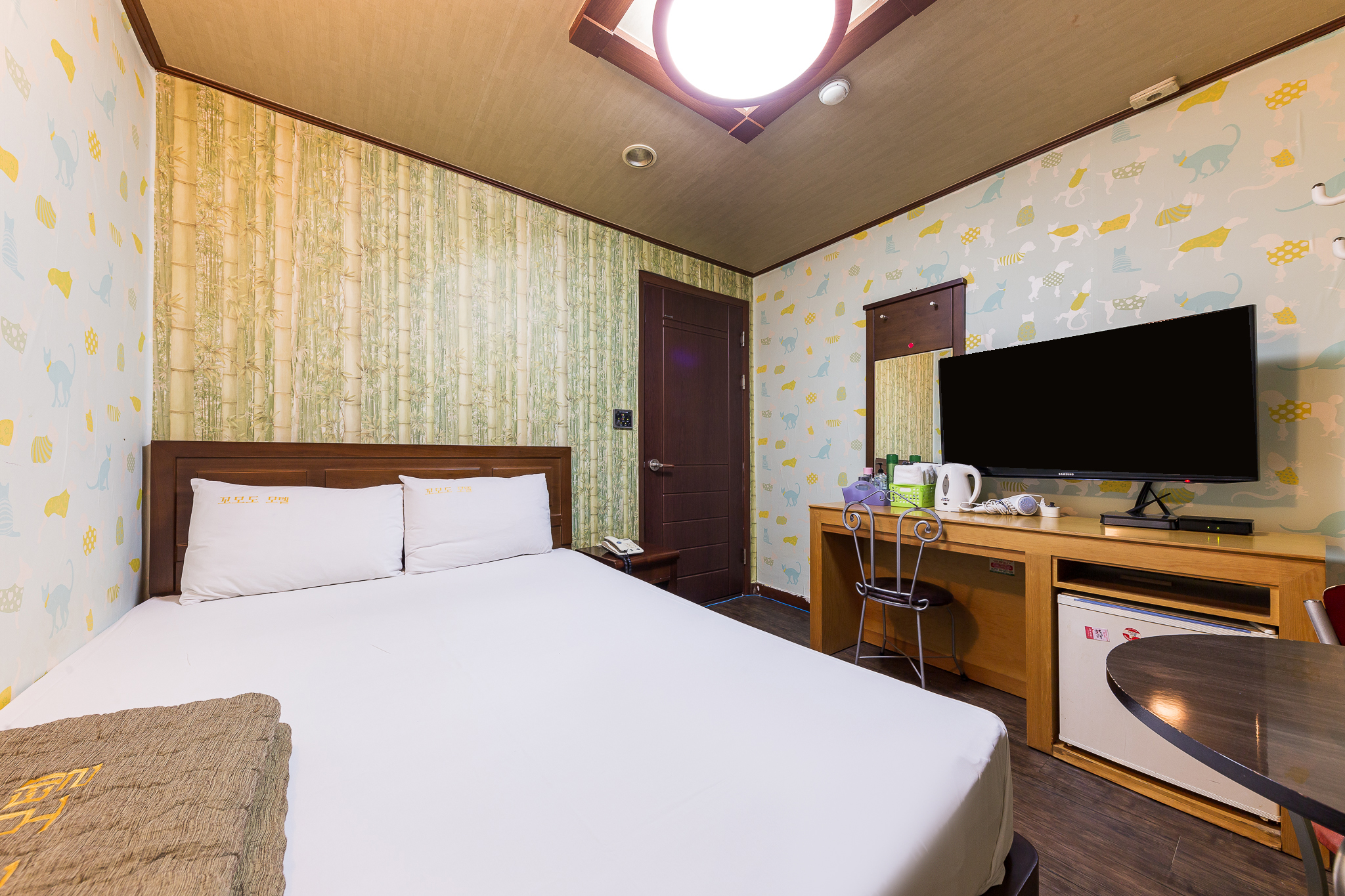 room detail thumbnail 2