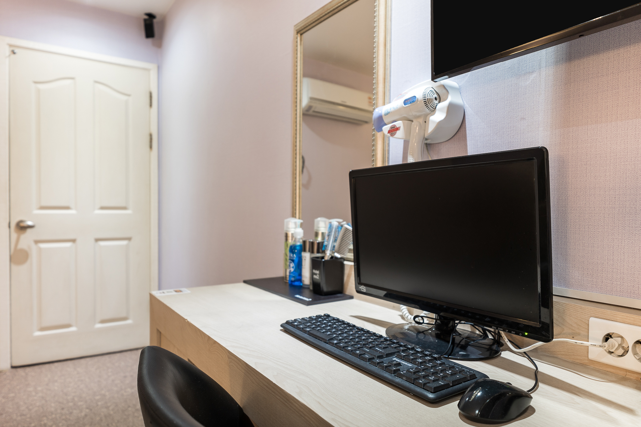 room detail thumbnail 2