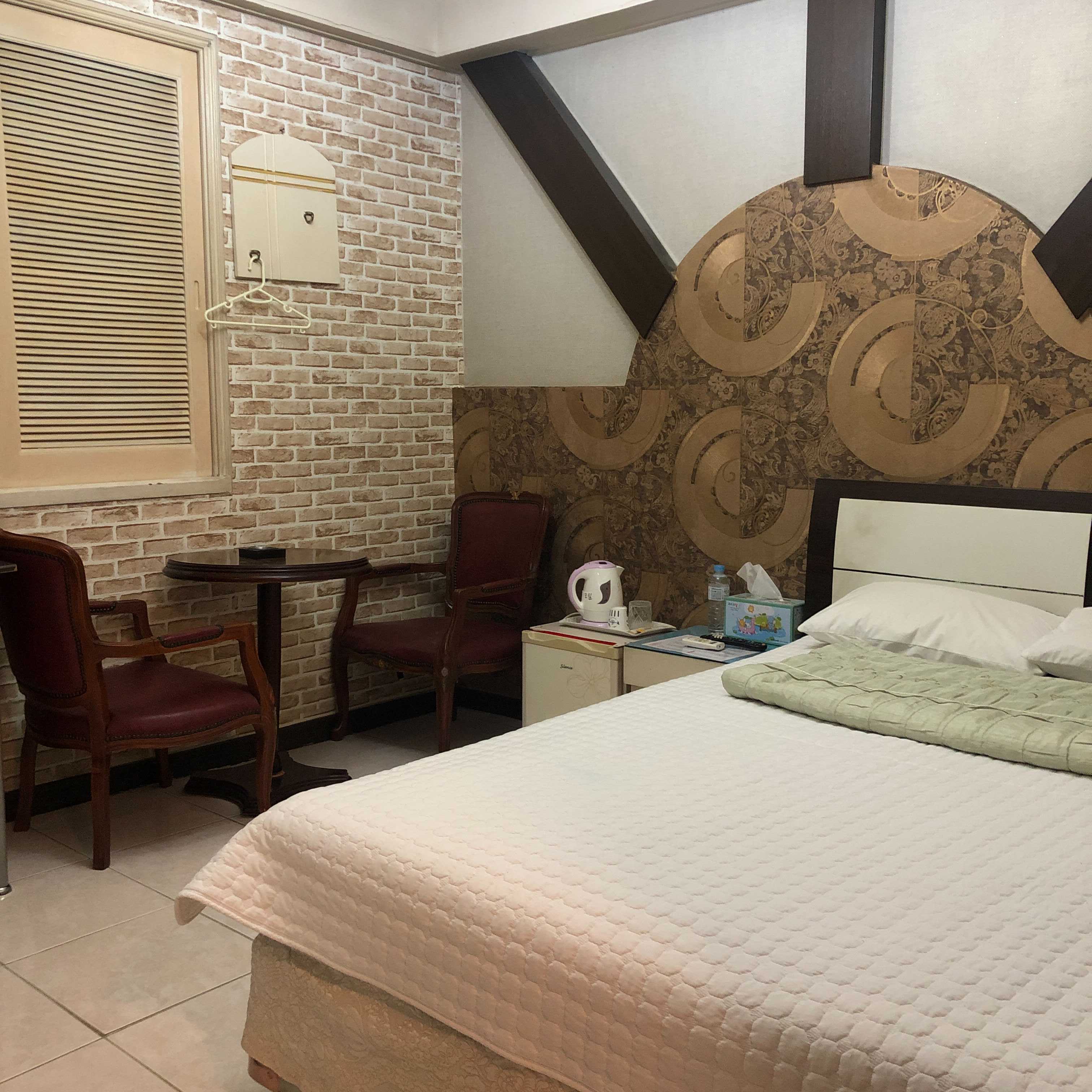 room detail thumbnail 0