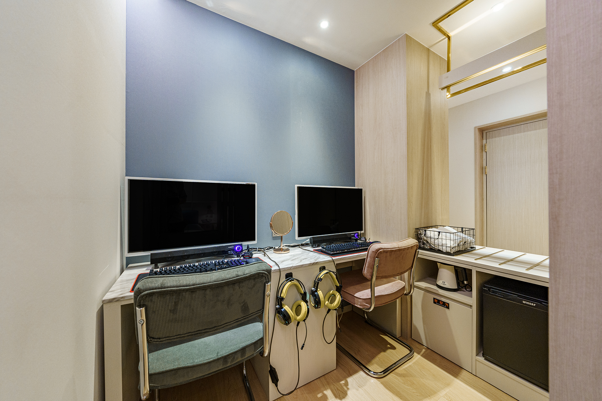 room detail thumbnail 1