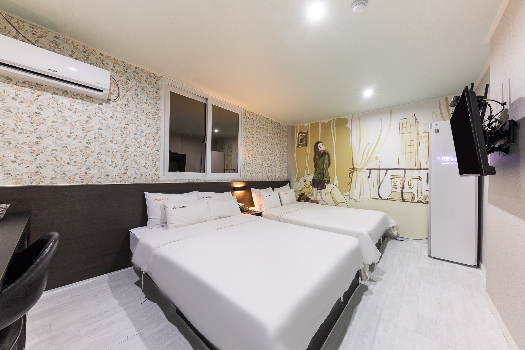 room detail thumbnail 1