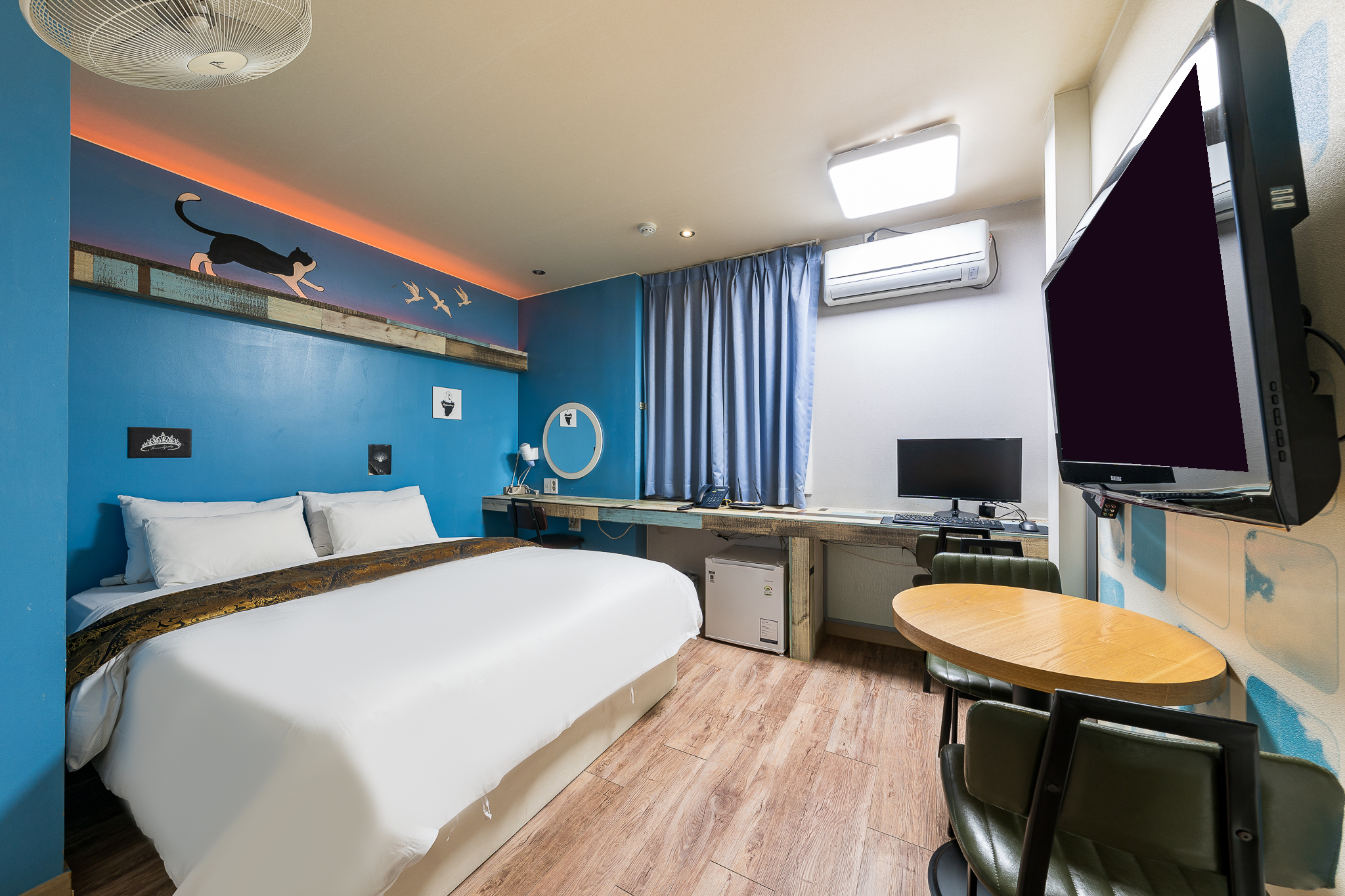 room detail thumbnail 0