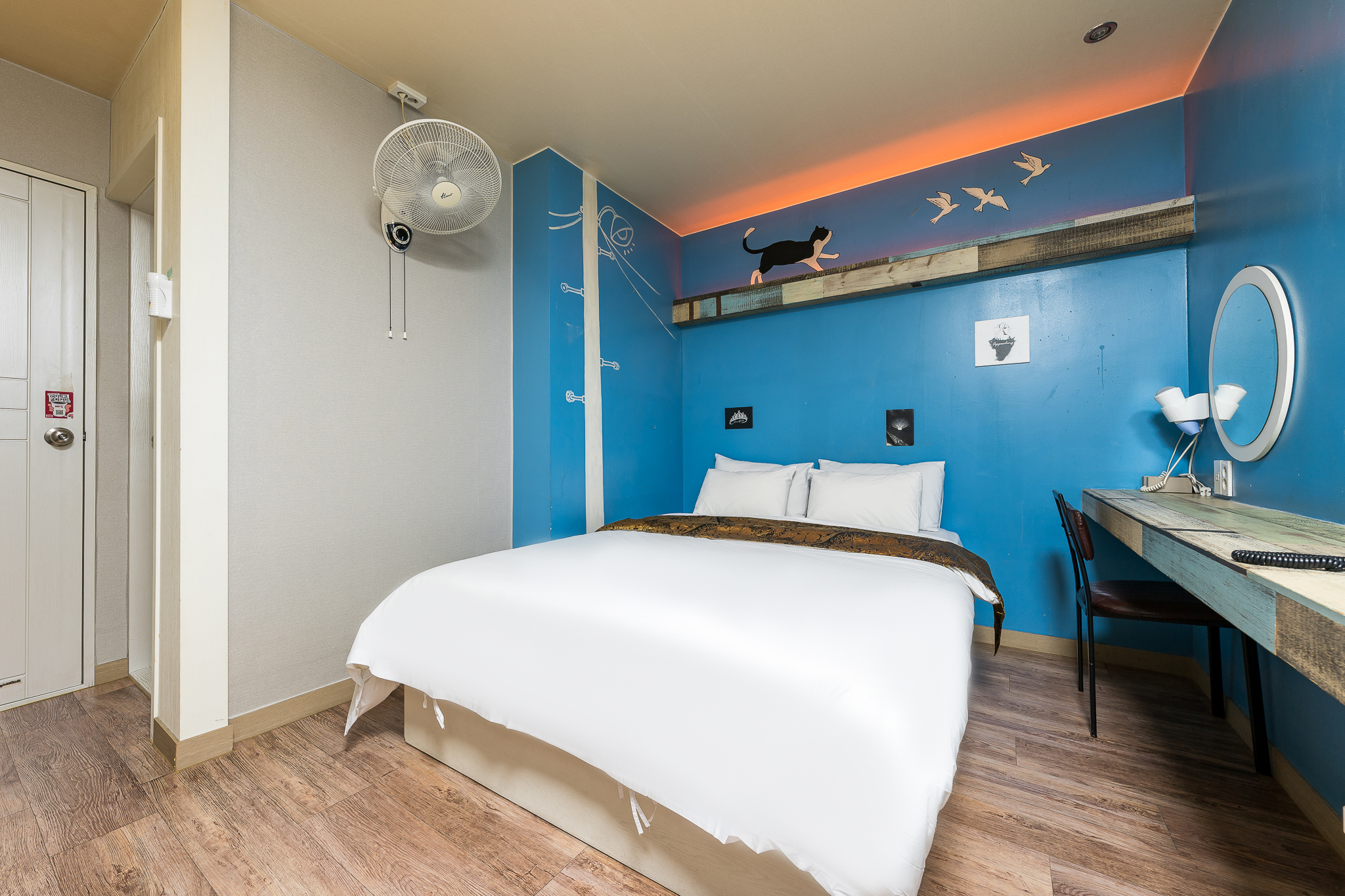 room detail thumbnail 1