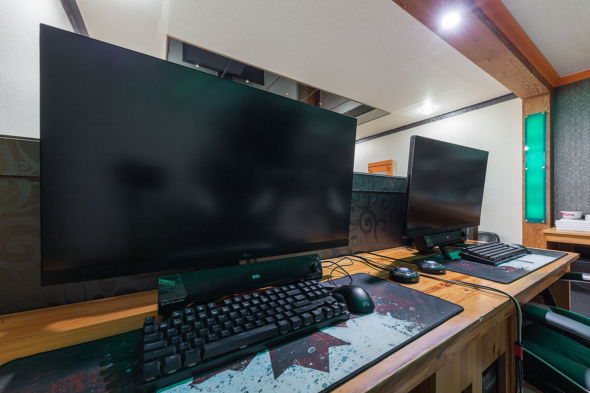 room detail thumbnail 2
