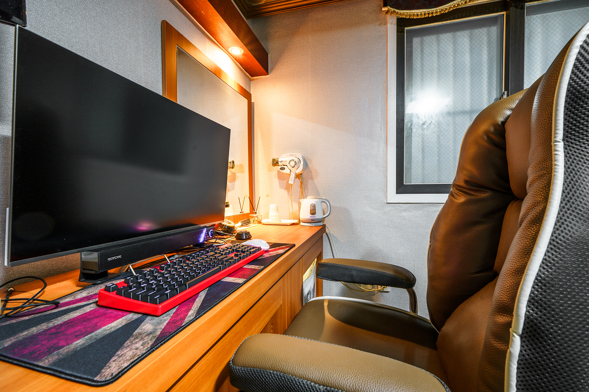 room detail thumbnail 2