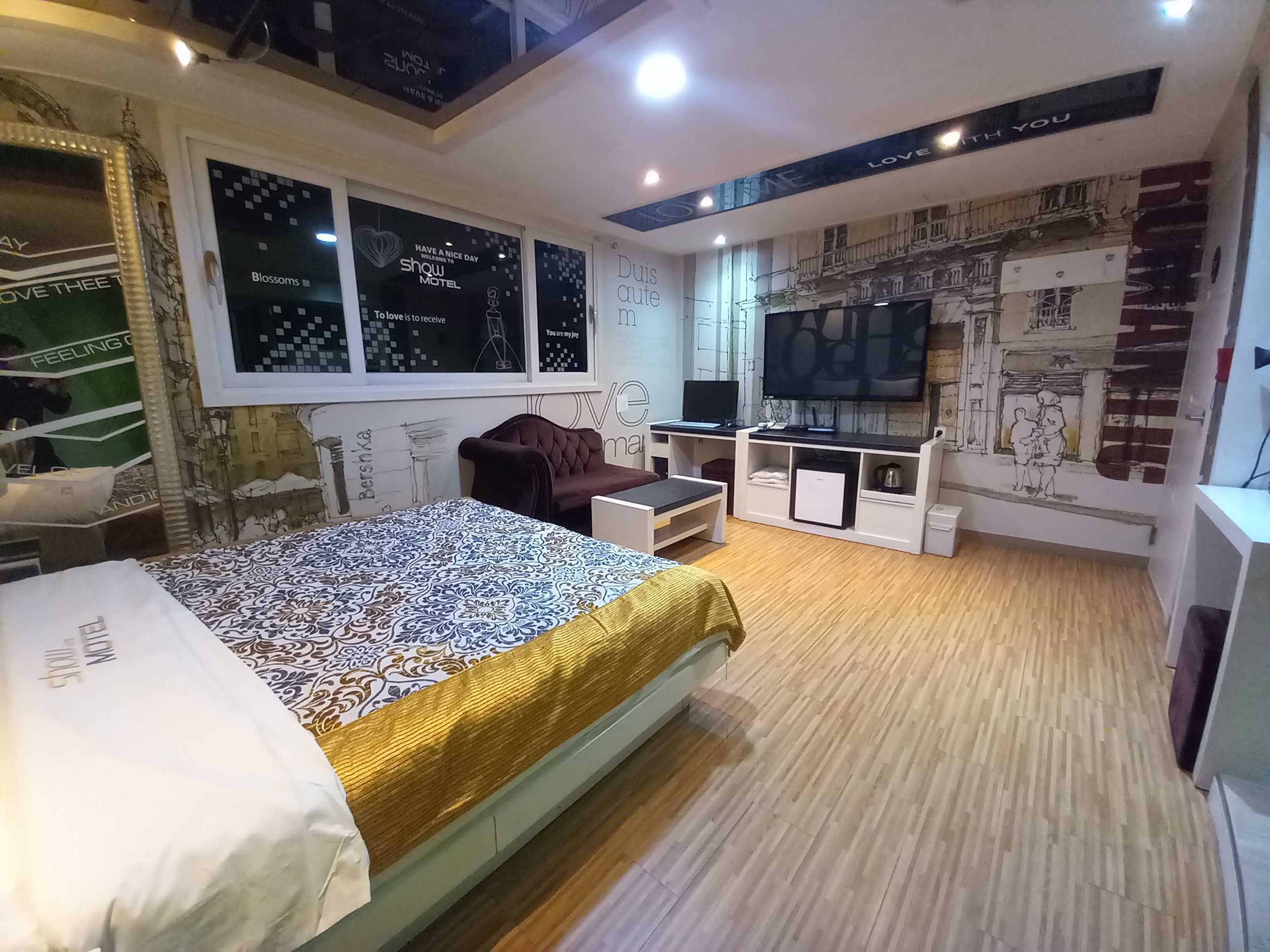 room detail thumbnail 0