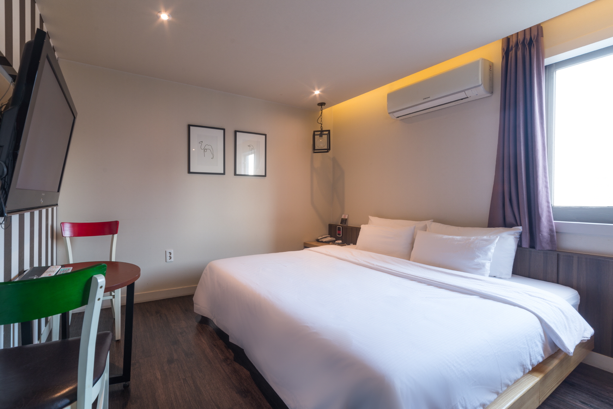 room detail thumbnail 2