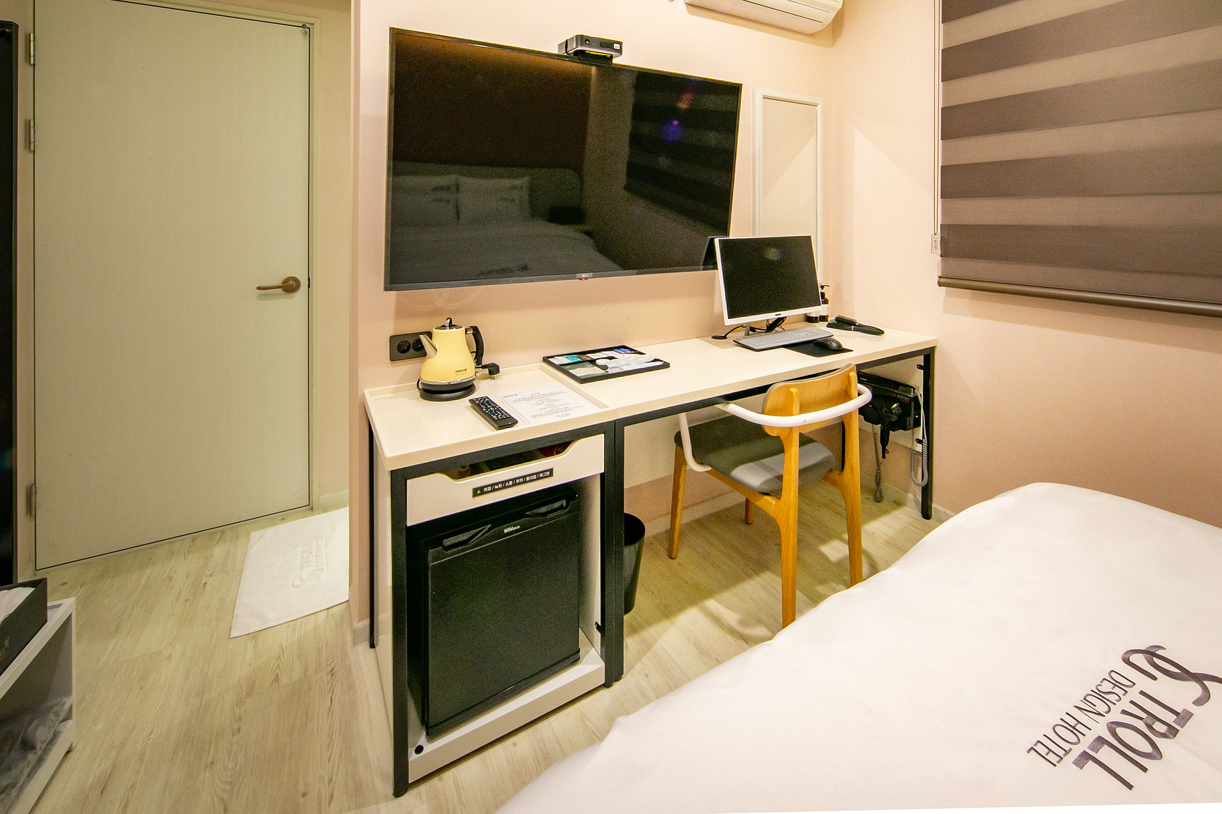 room detail thumbnail 2