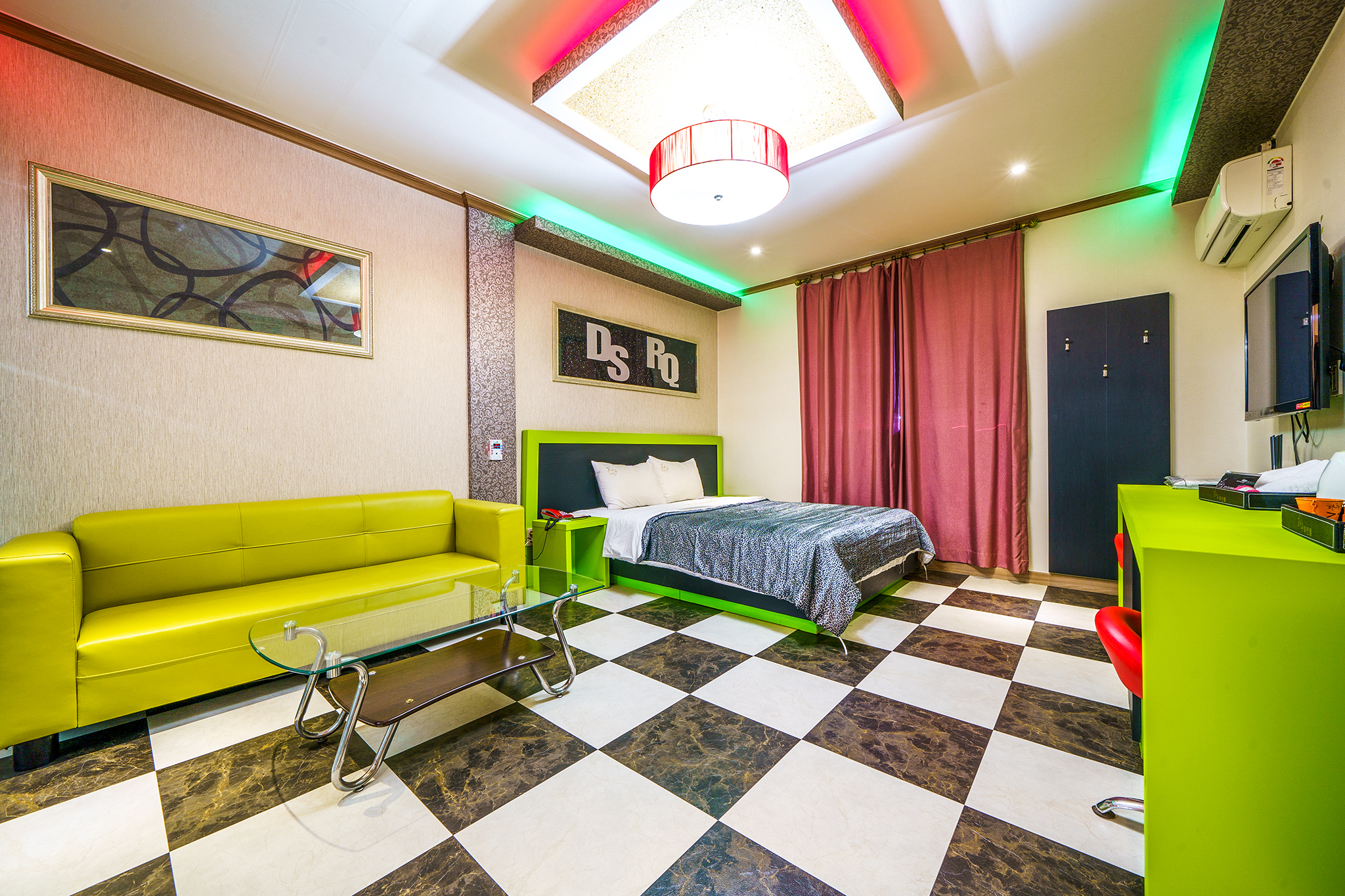 room detail thumbnail 0