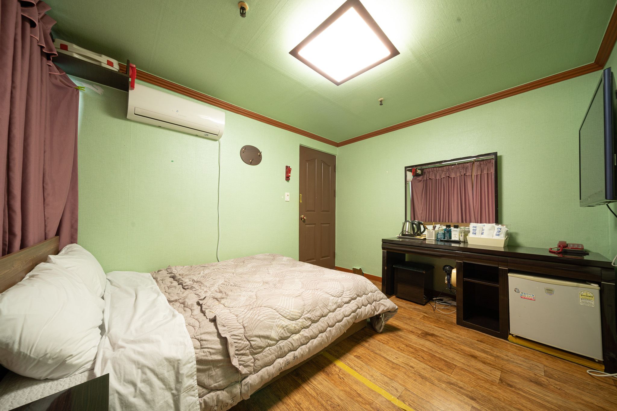 room detail thumbnail 1