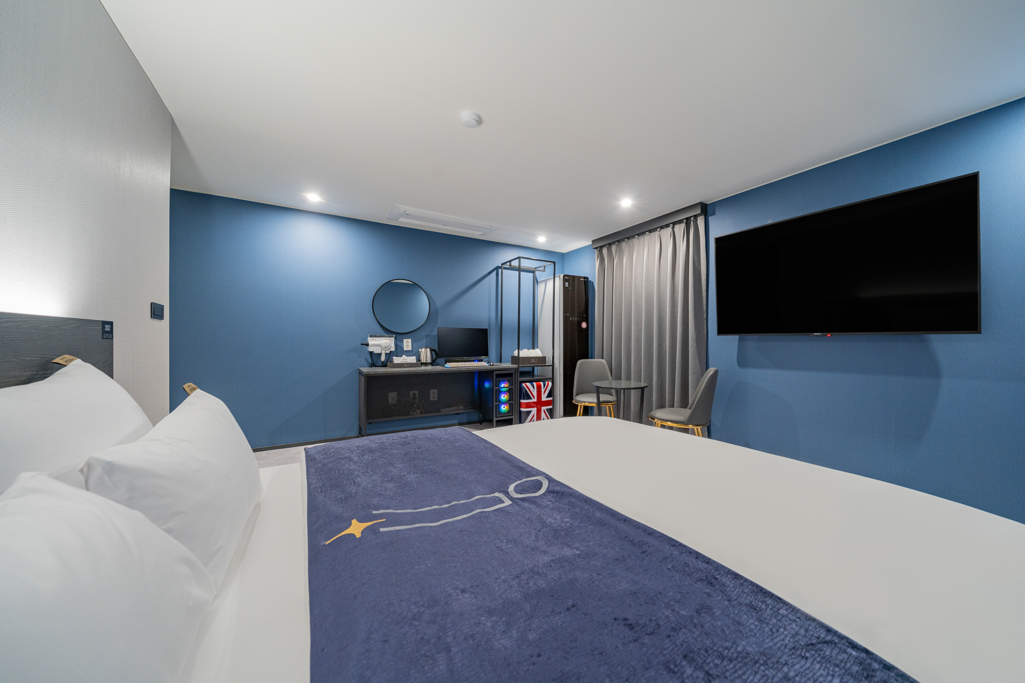 room detail thumbnail 1