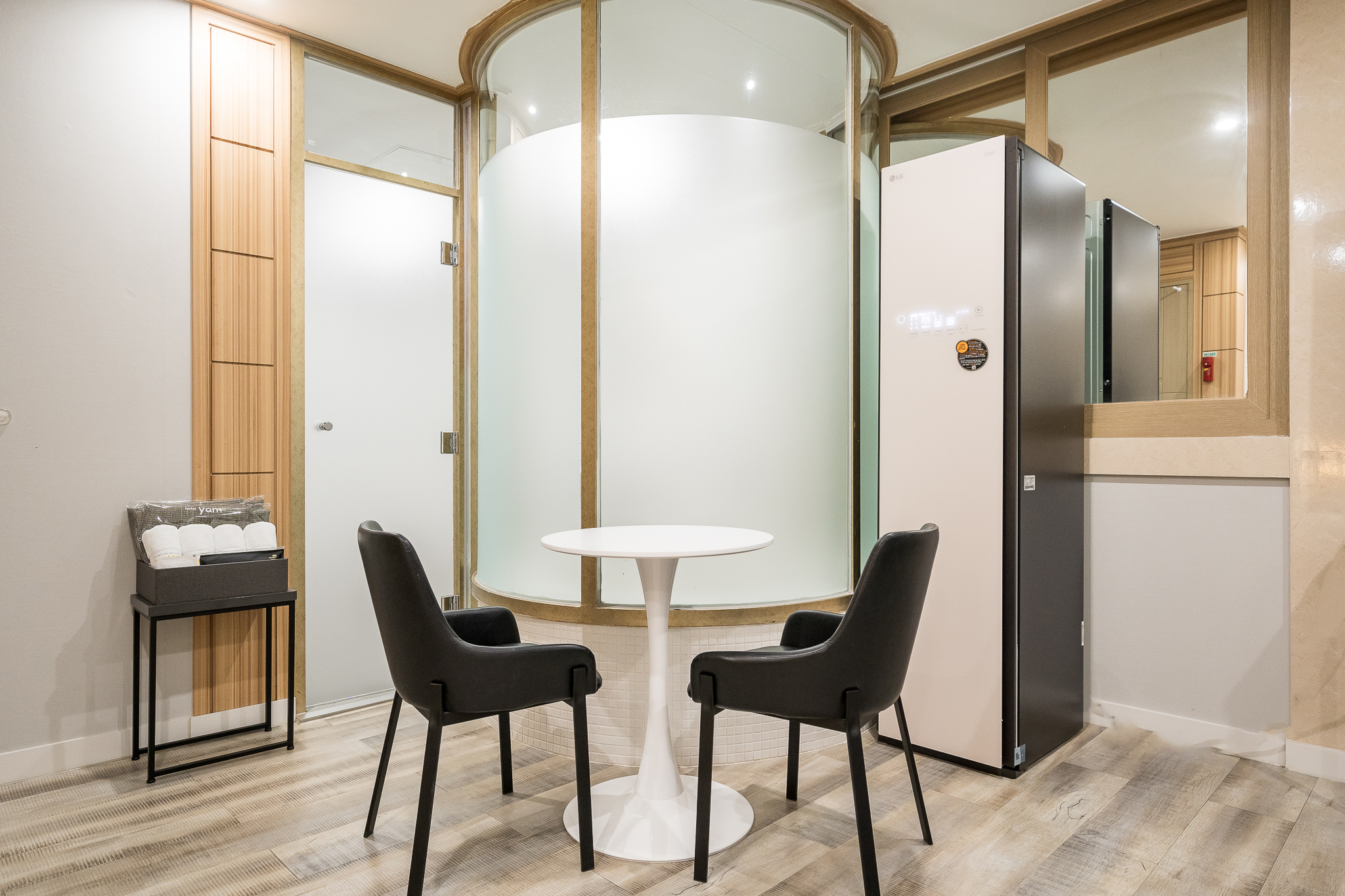 room detail thumbnail 2