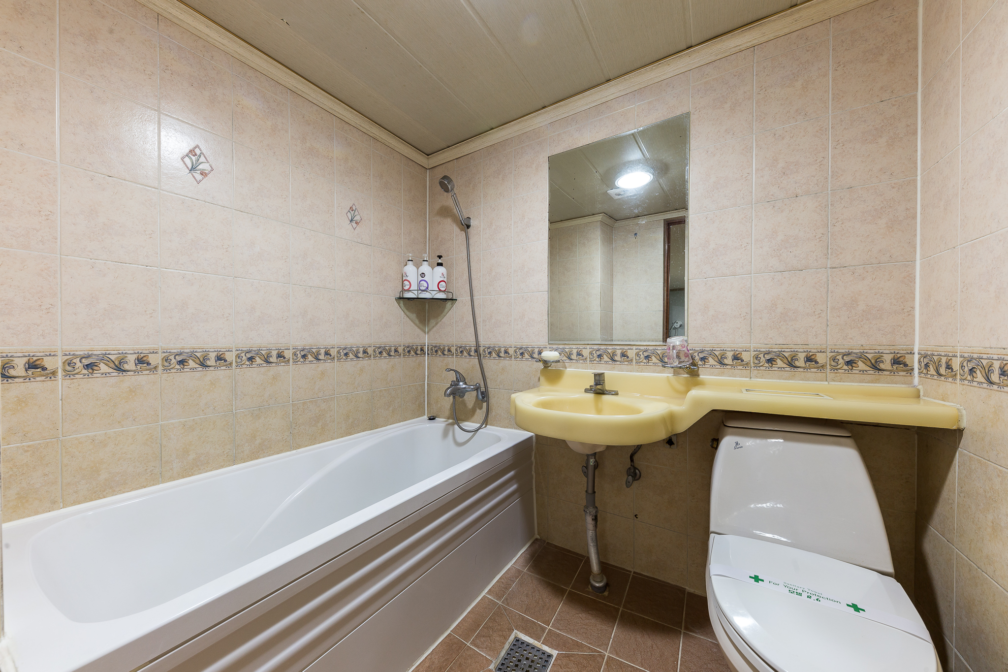 room detail thumbnail 2