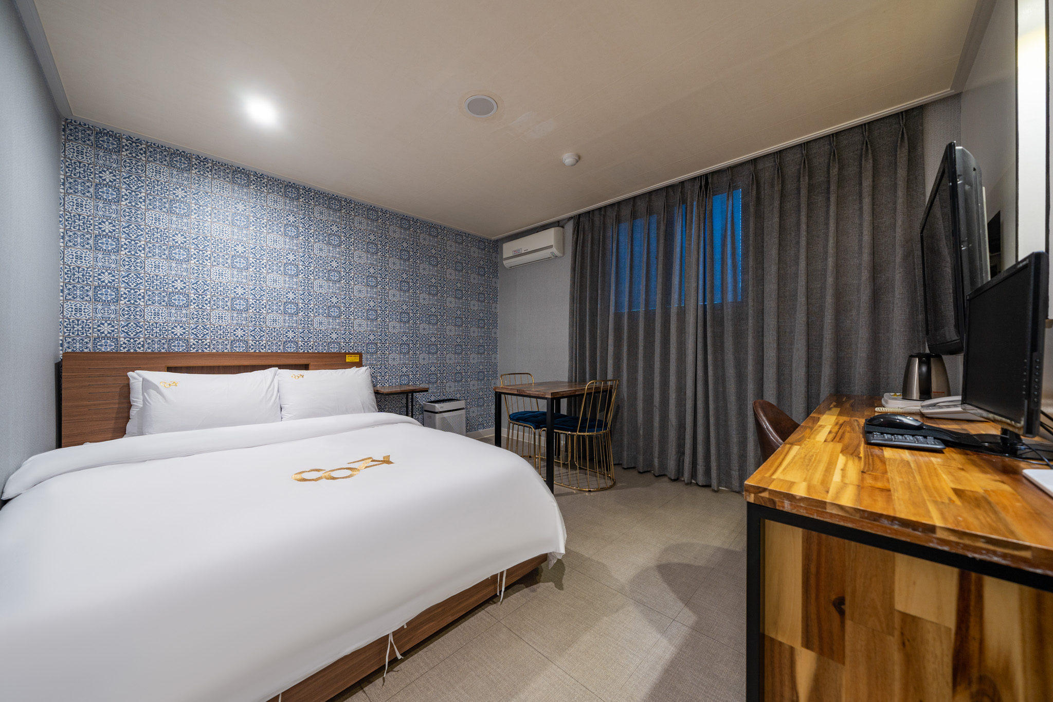 room detail thumbnail 2