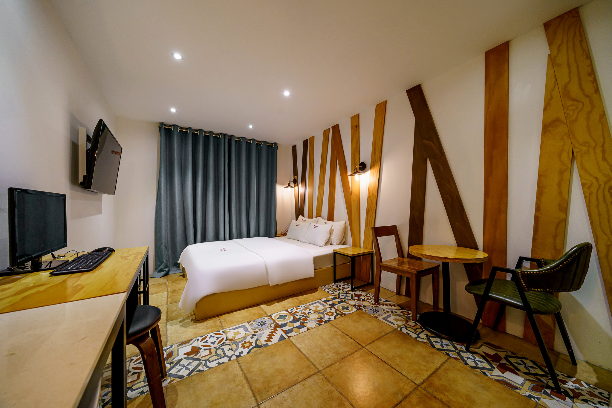 room detail thumbnail 1