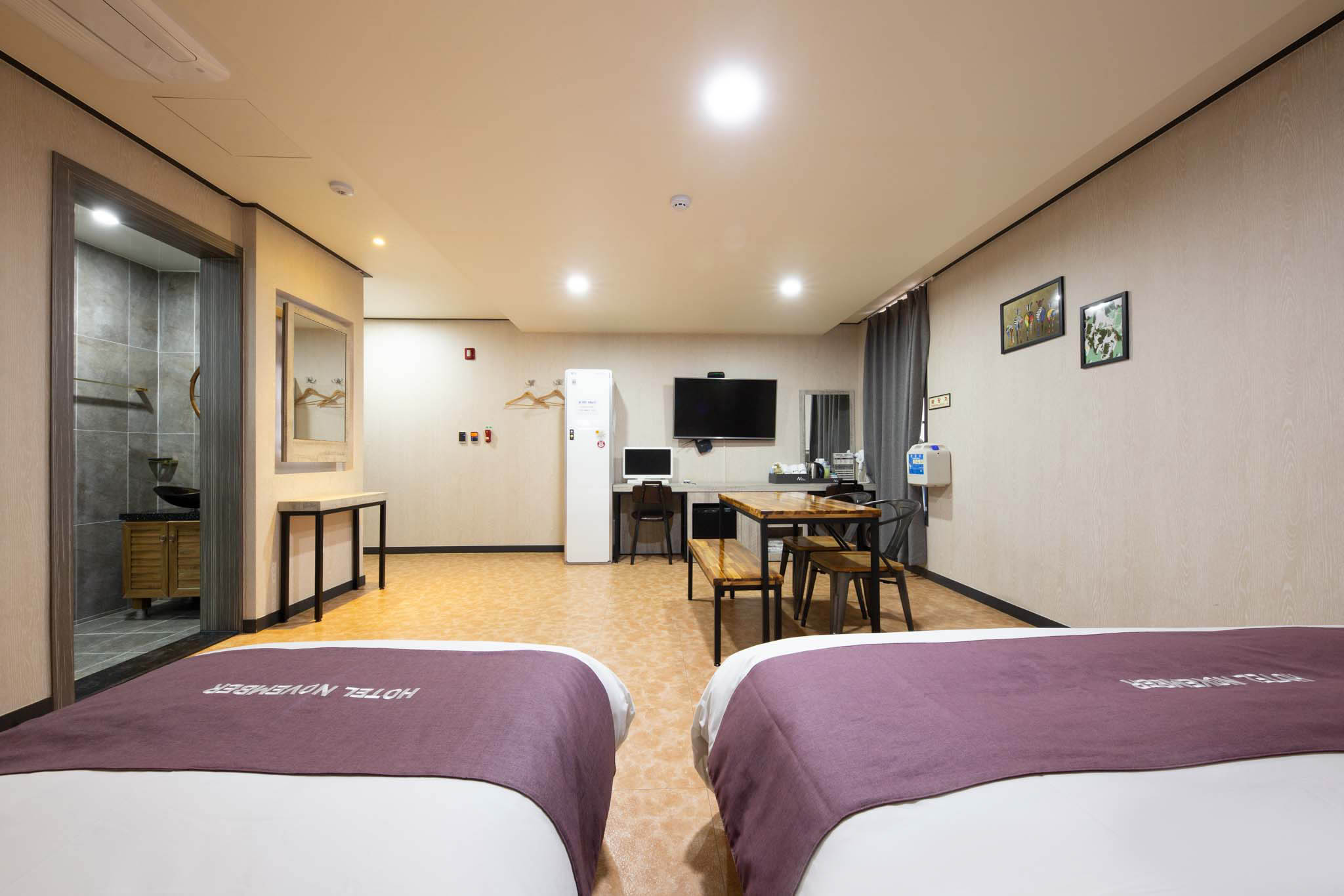 room detail thumbnail 0