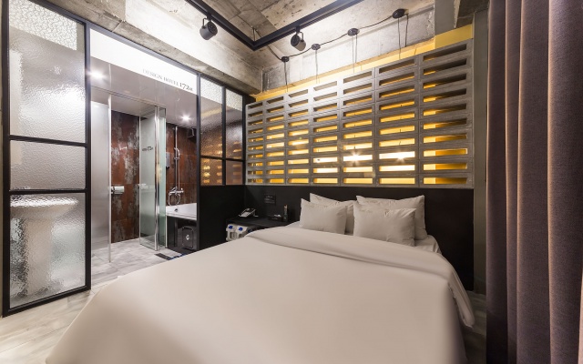 room detail thumbnail 2