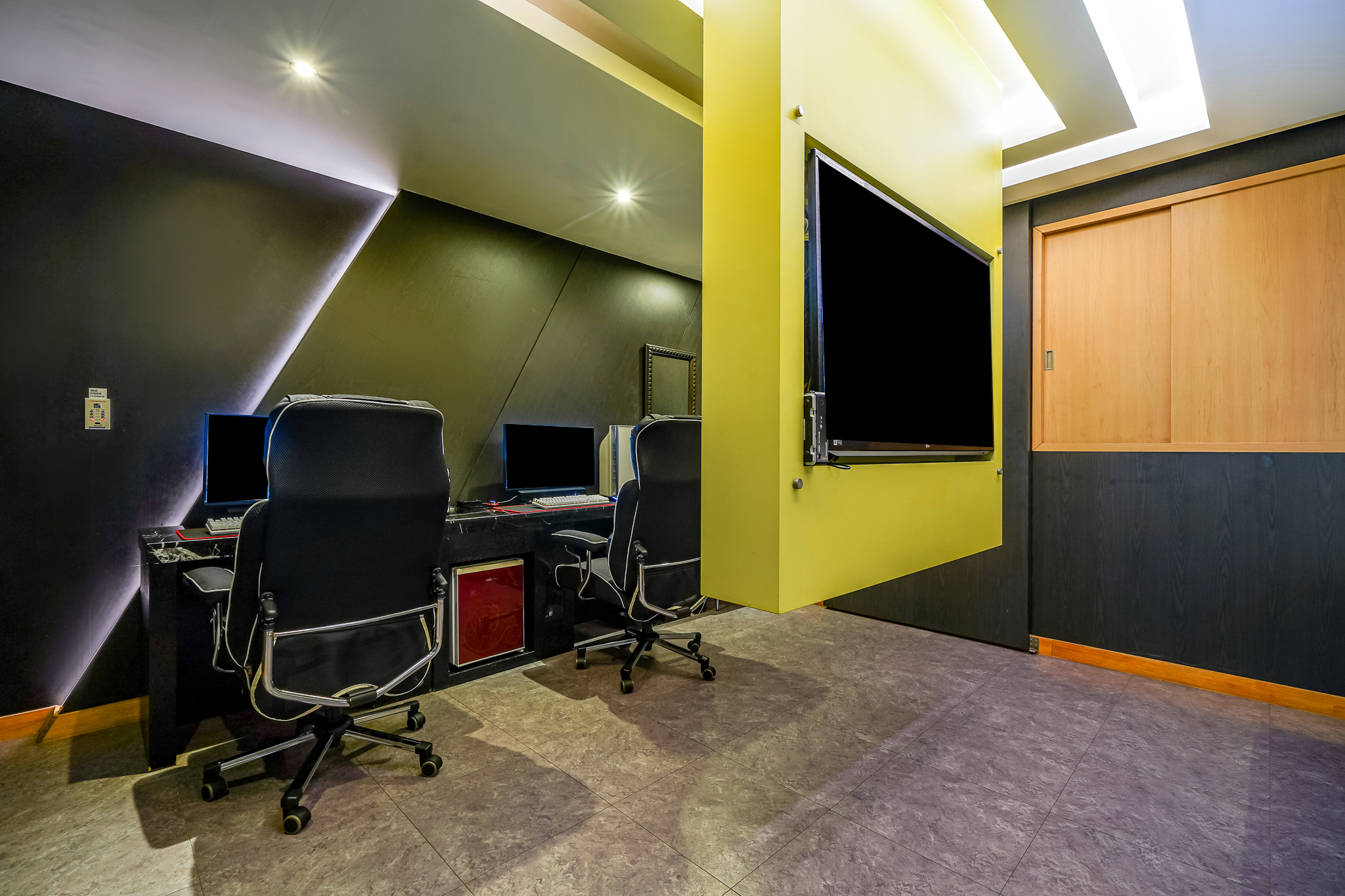 room detail thumbnail 1