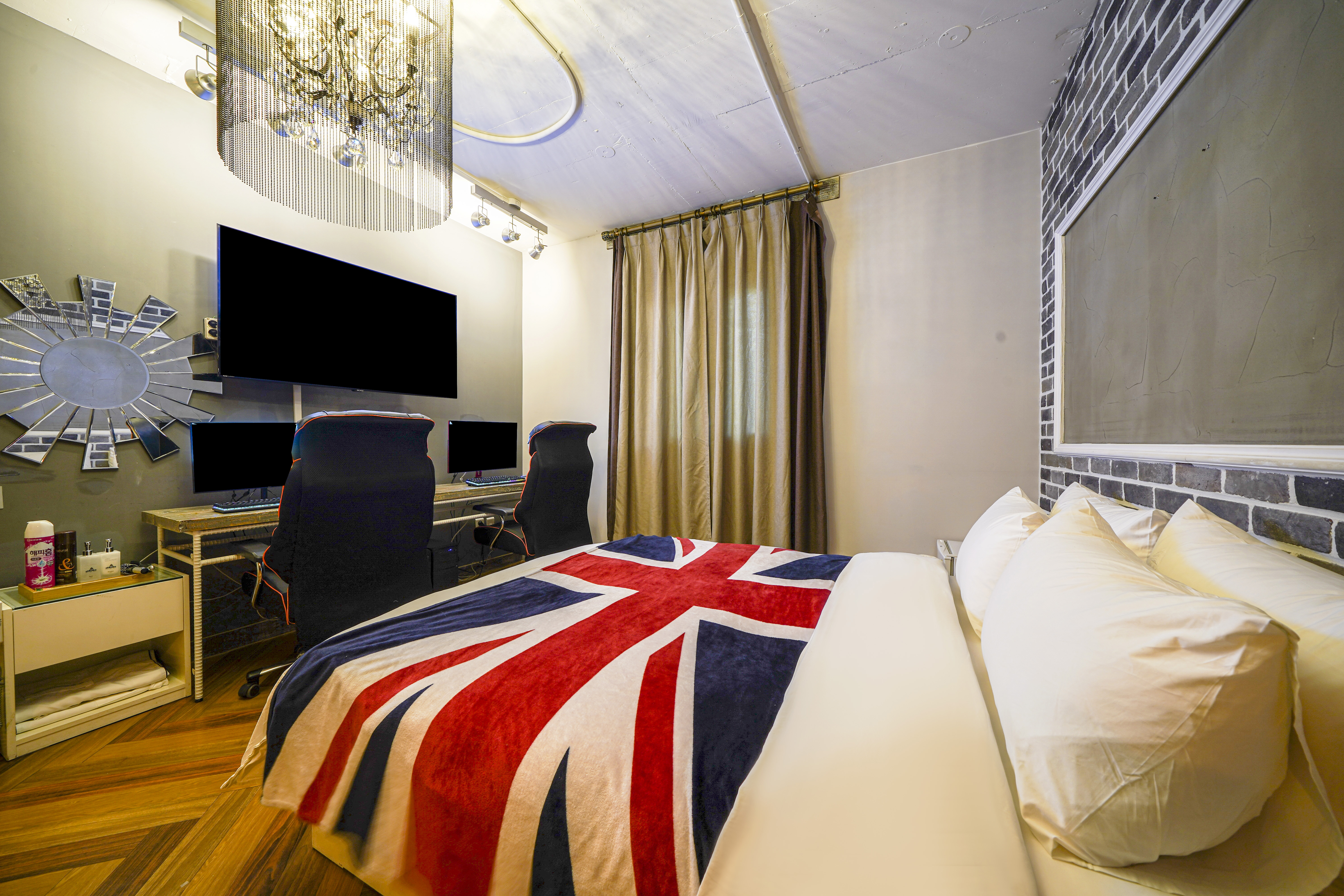 room detail thumbnail 0