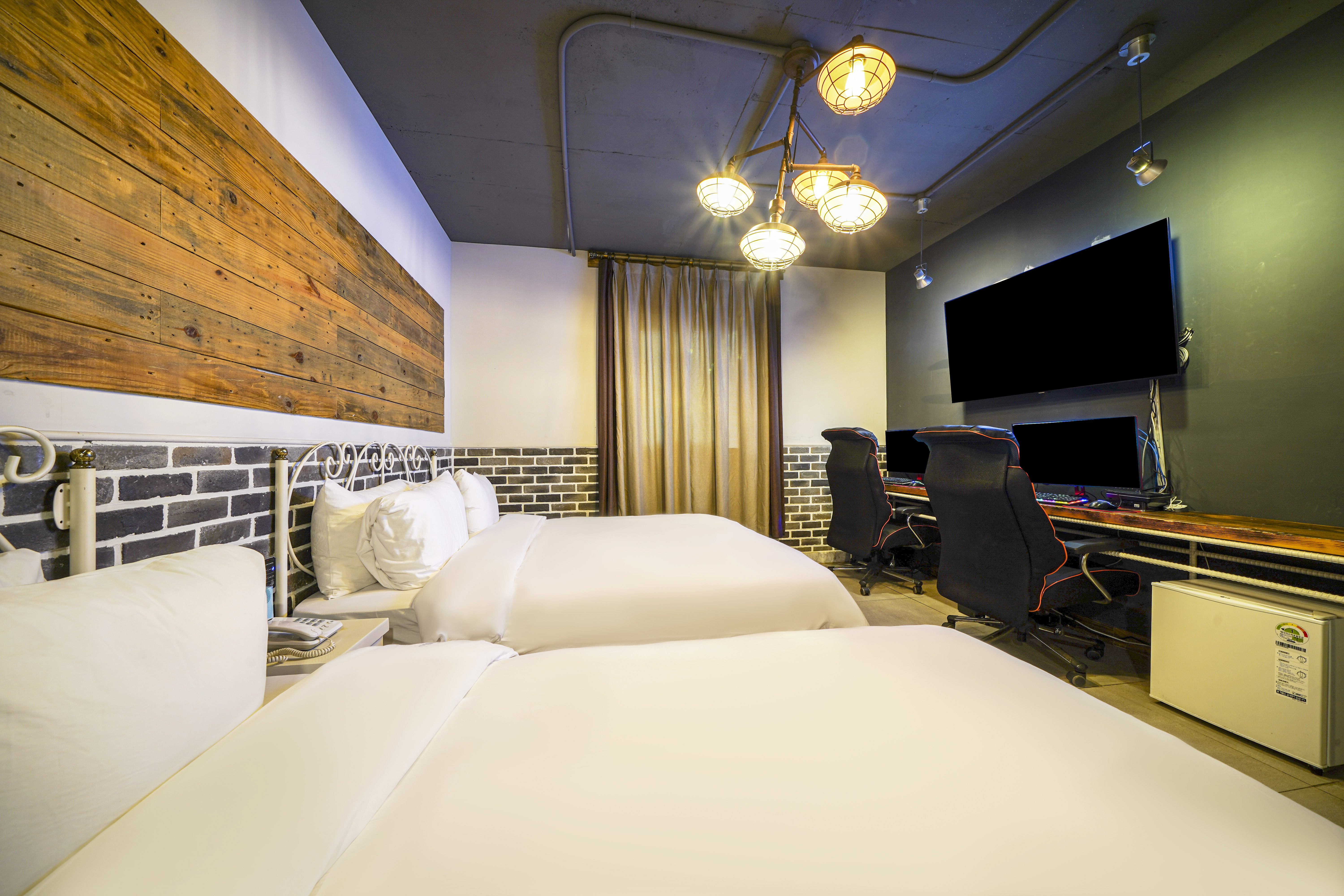room detail thumbnail 1