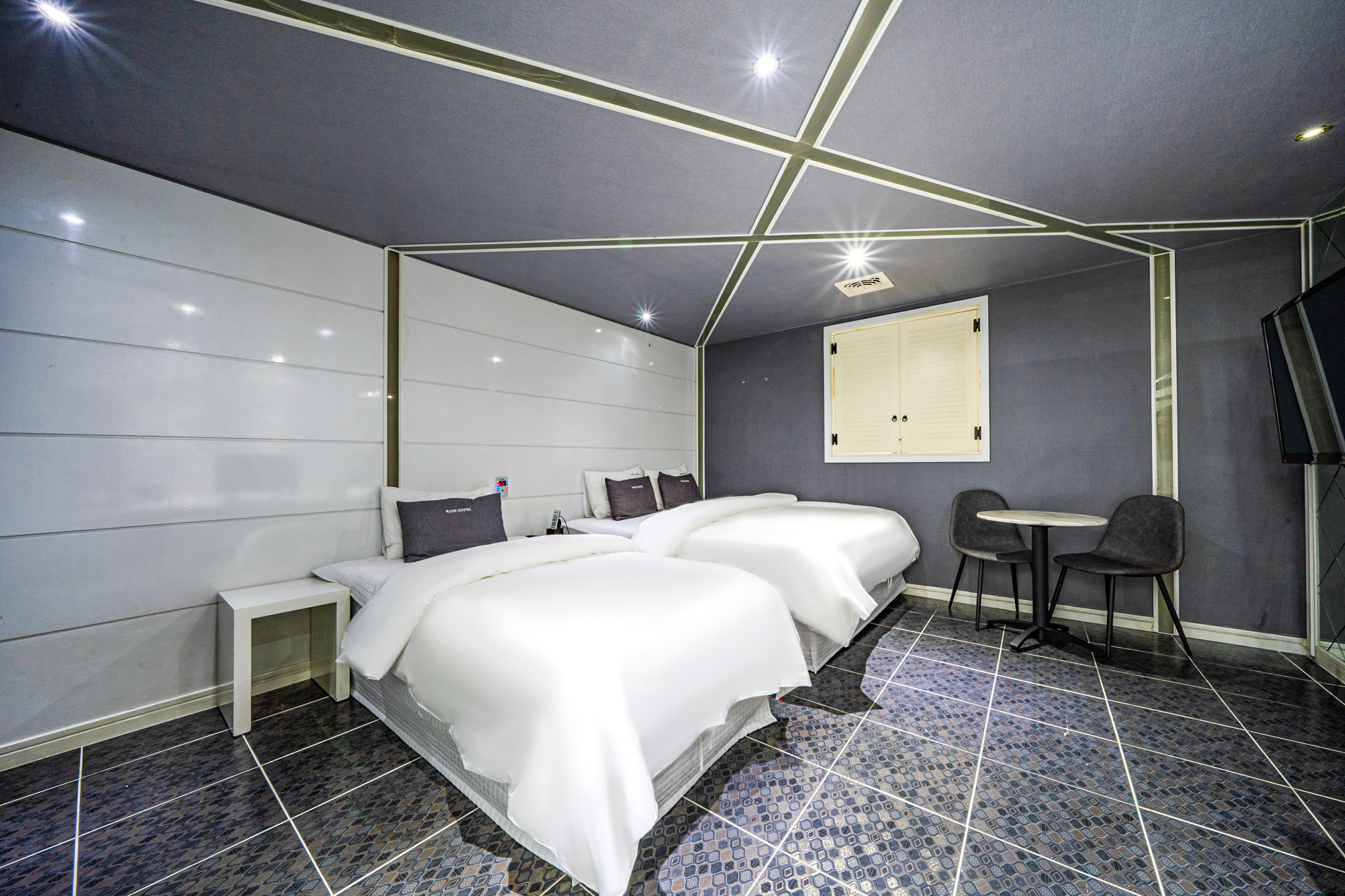 트윈ㅣ안마침대(고사양 노하드PCㅣ호텔식침구ㅣOTT 6종 무료)