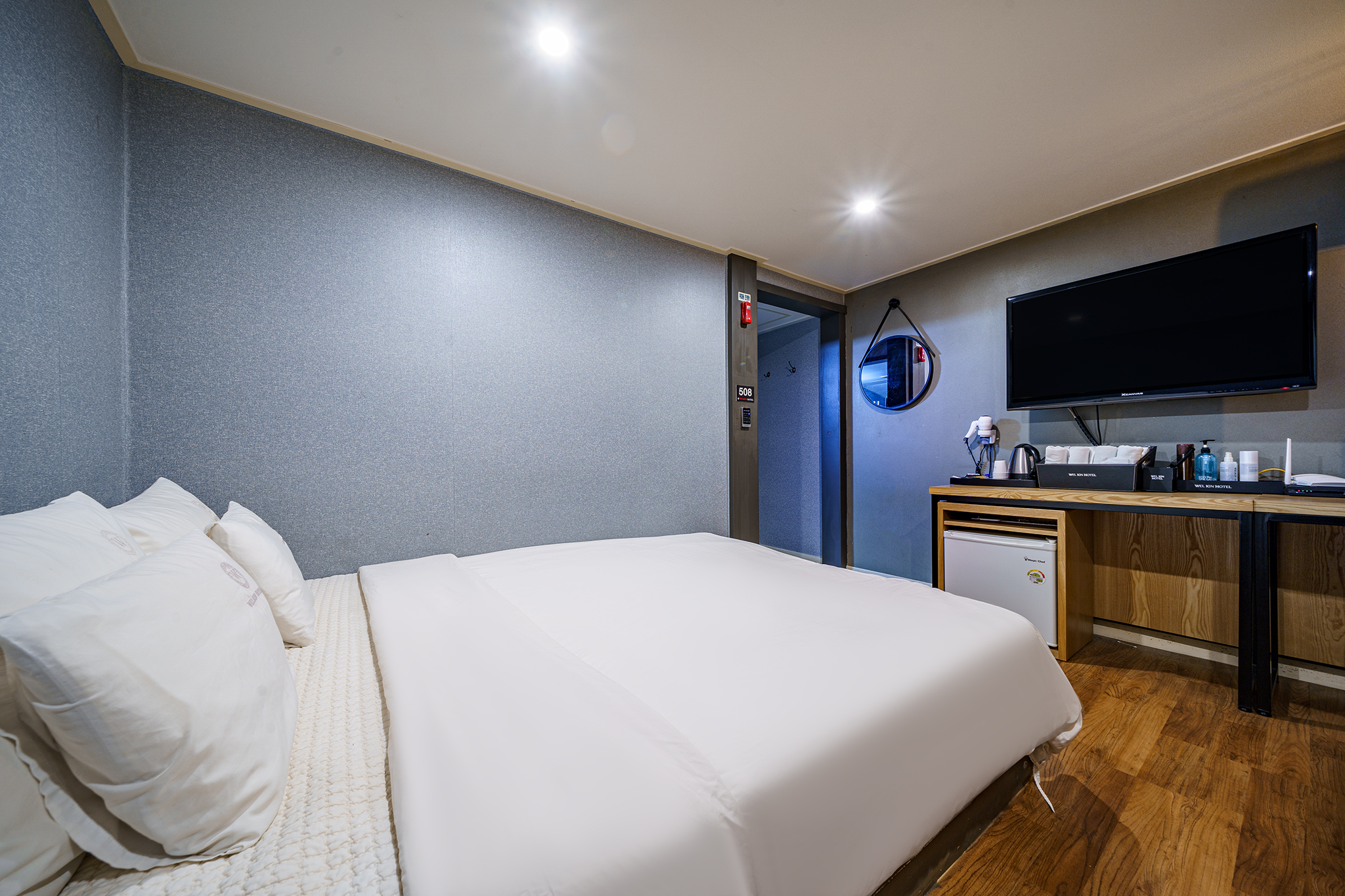 room detail thumbnail 2