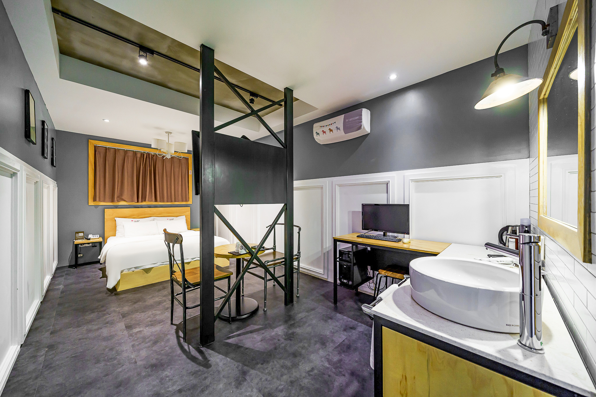 room detail thumbnail 1