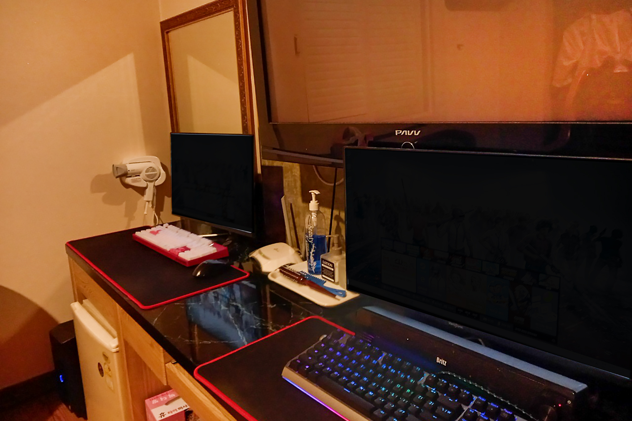 room detail thumbnail 2