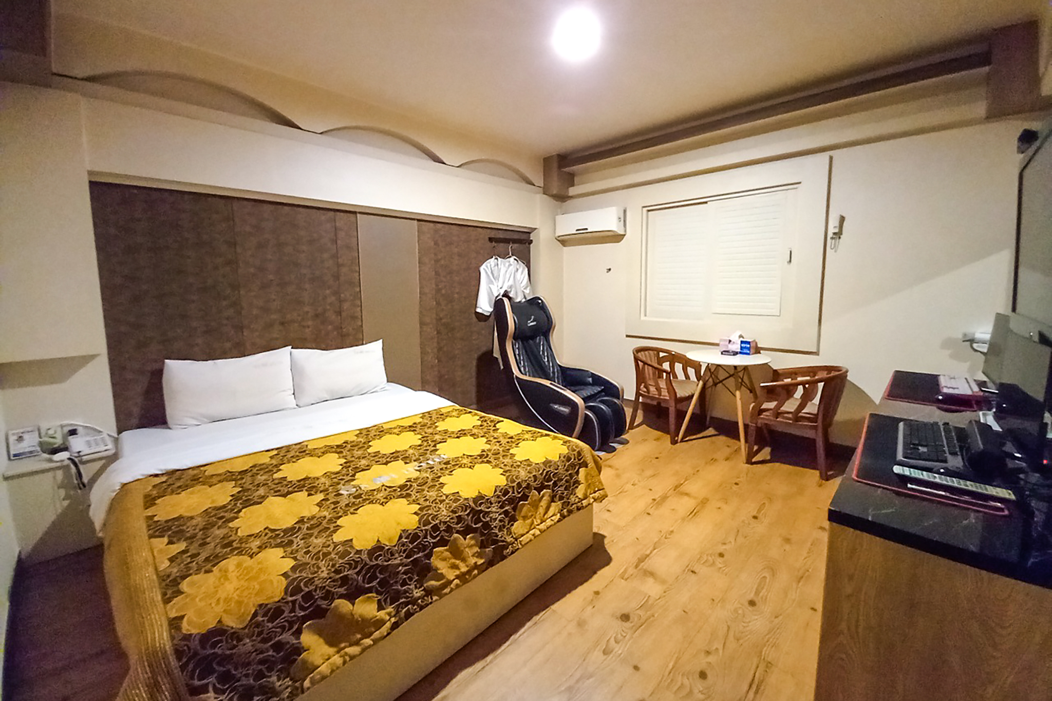 room detail thumbnail 0