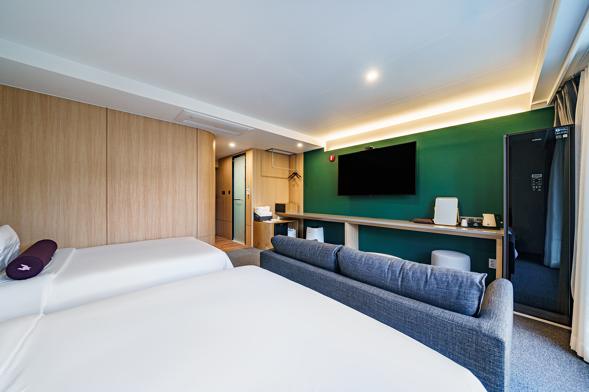 room detail thumbnail 2