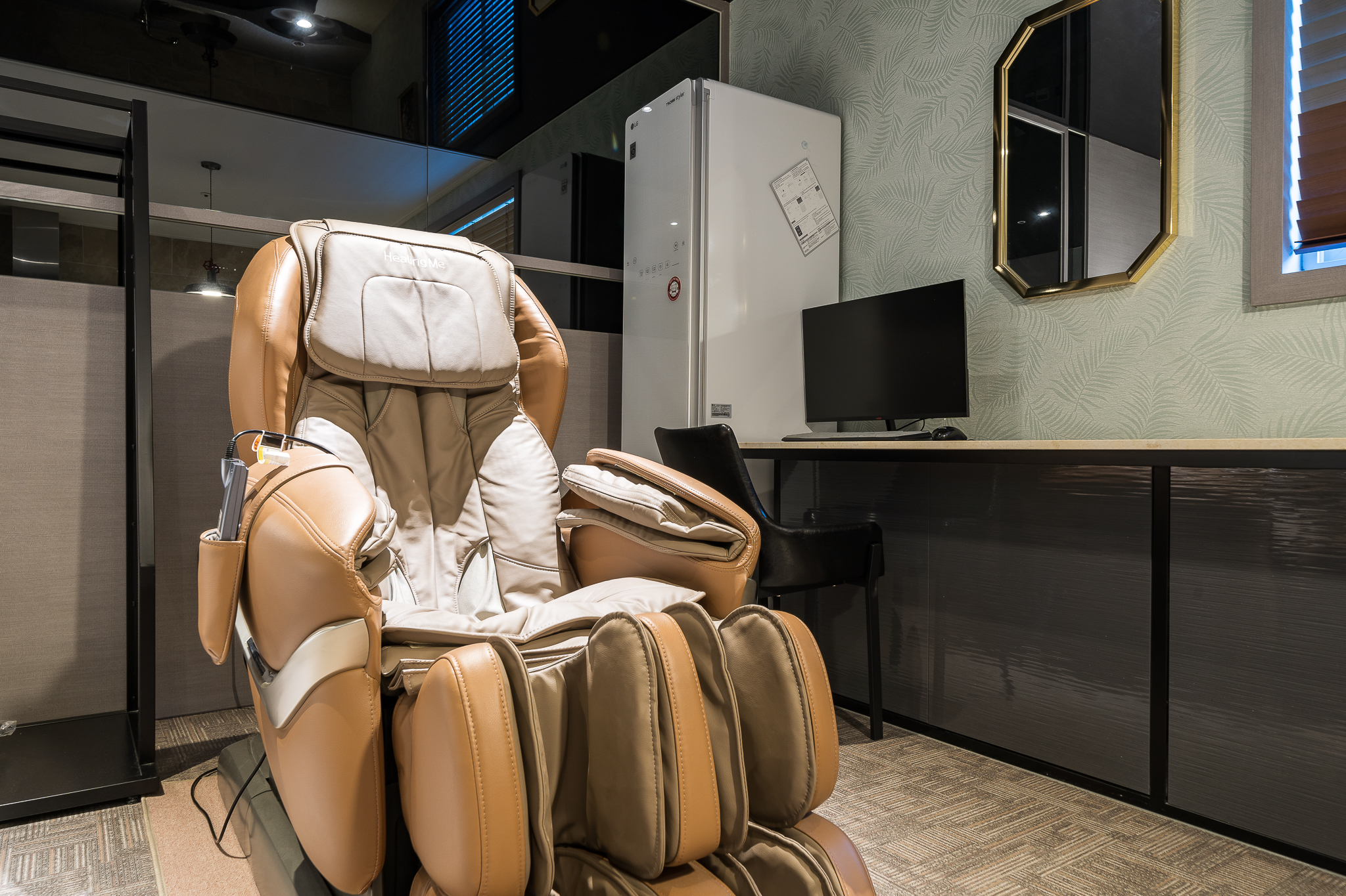 room detail thumbnail 2