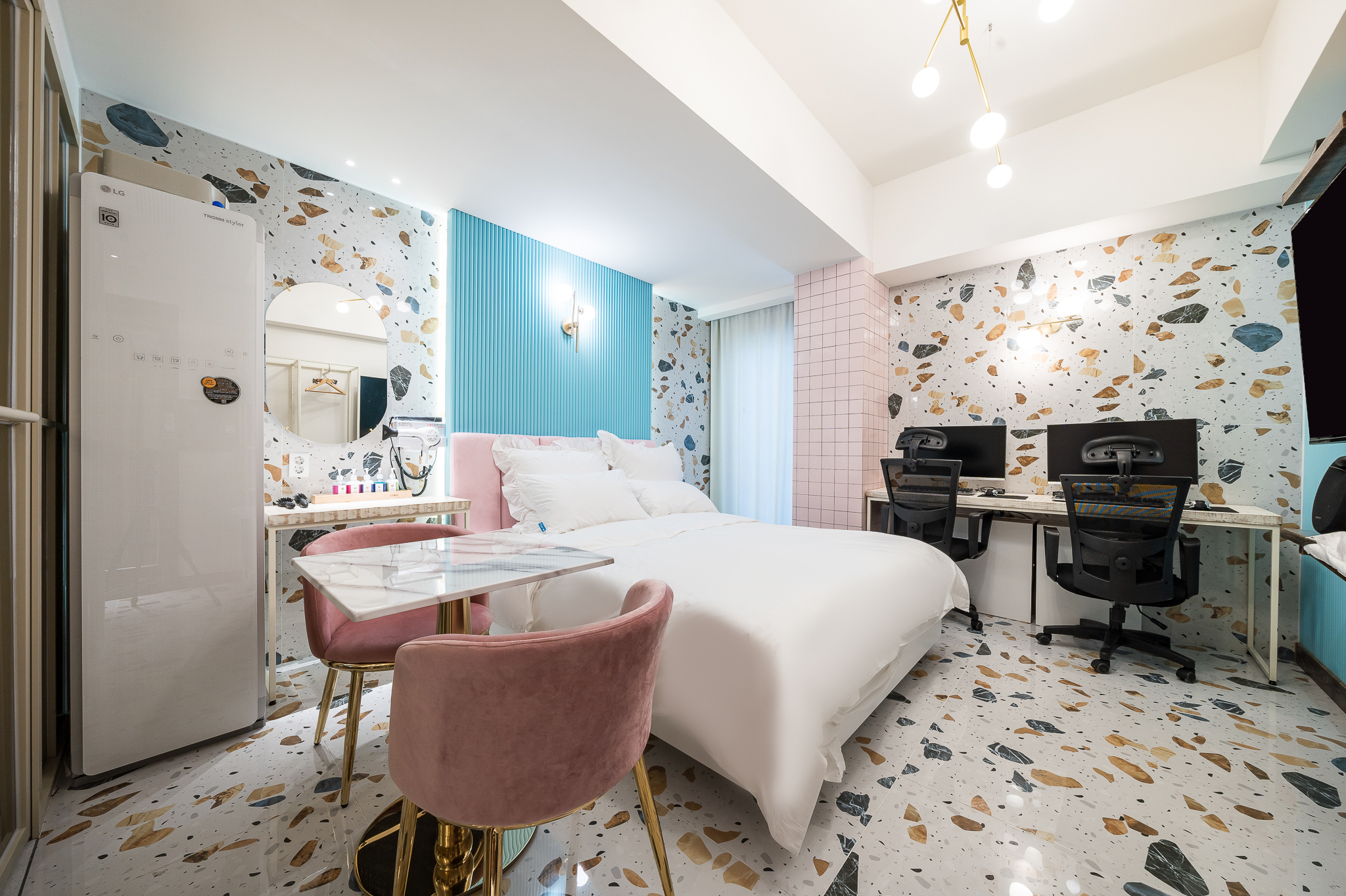 room detail thumbnail 1