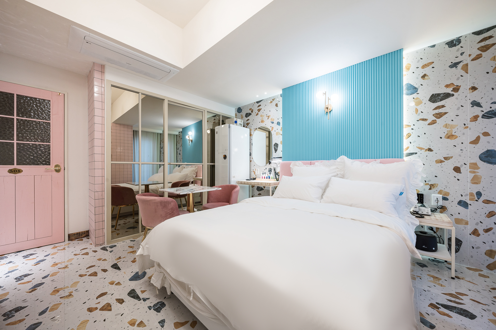 room detail thumbnail 2