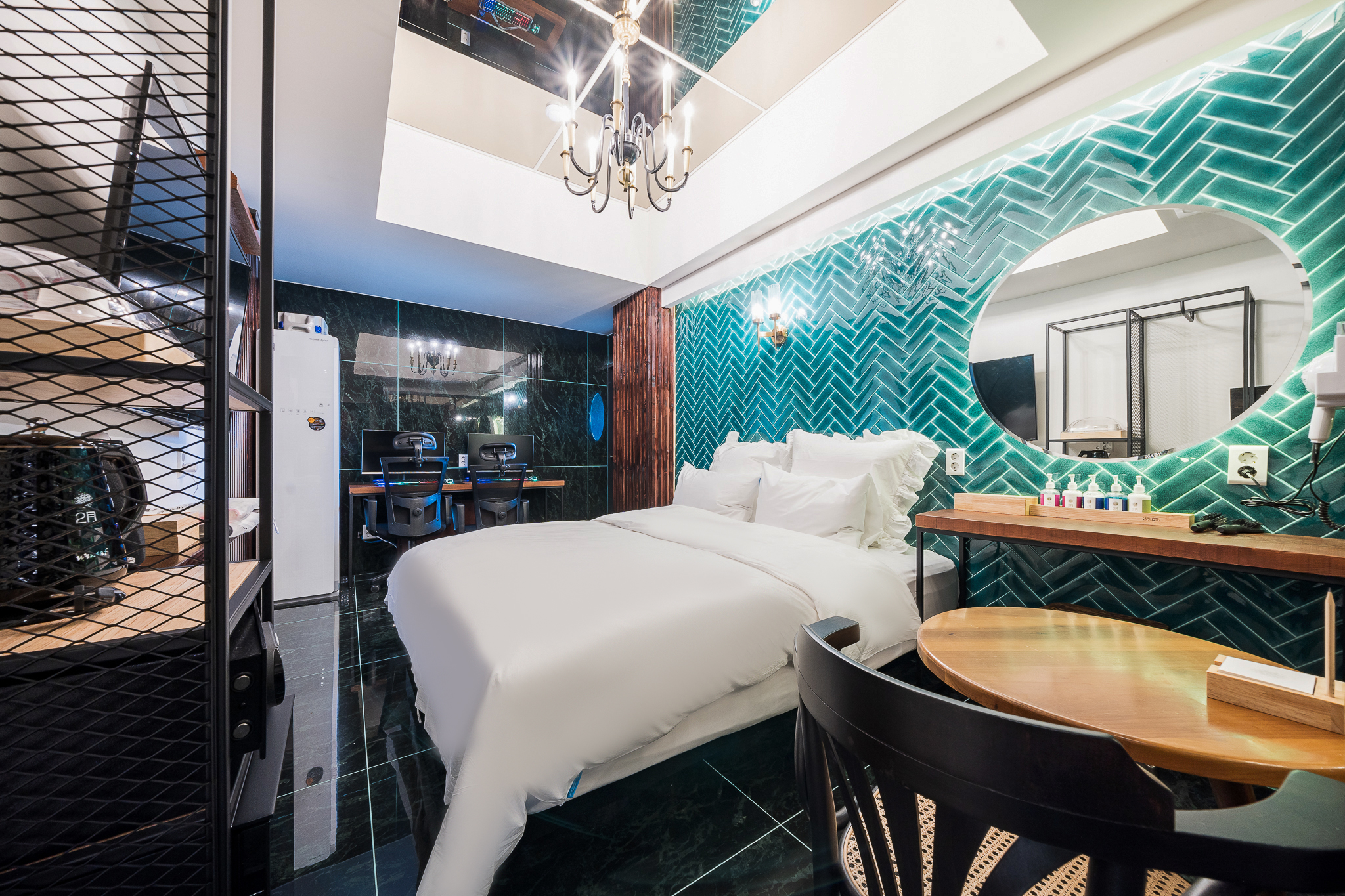 room detail thumbnail 1