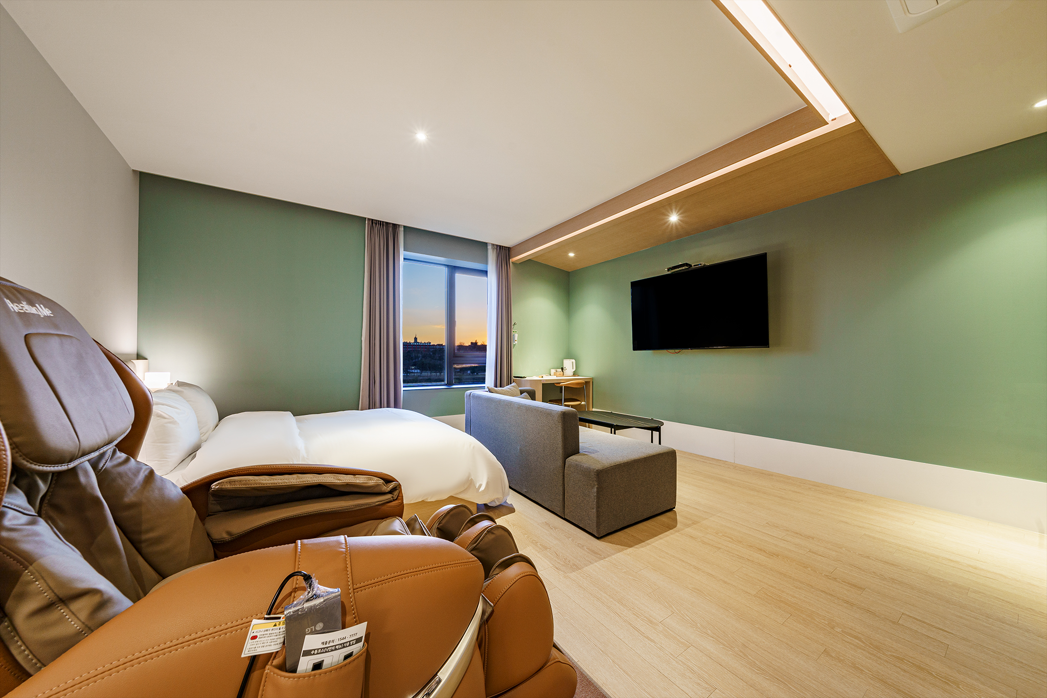 room detail thumbnail 1