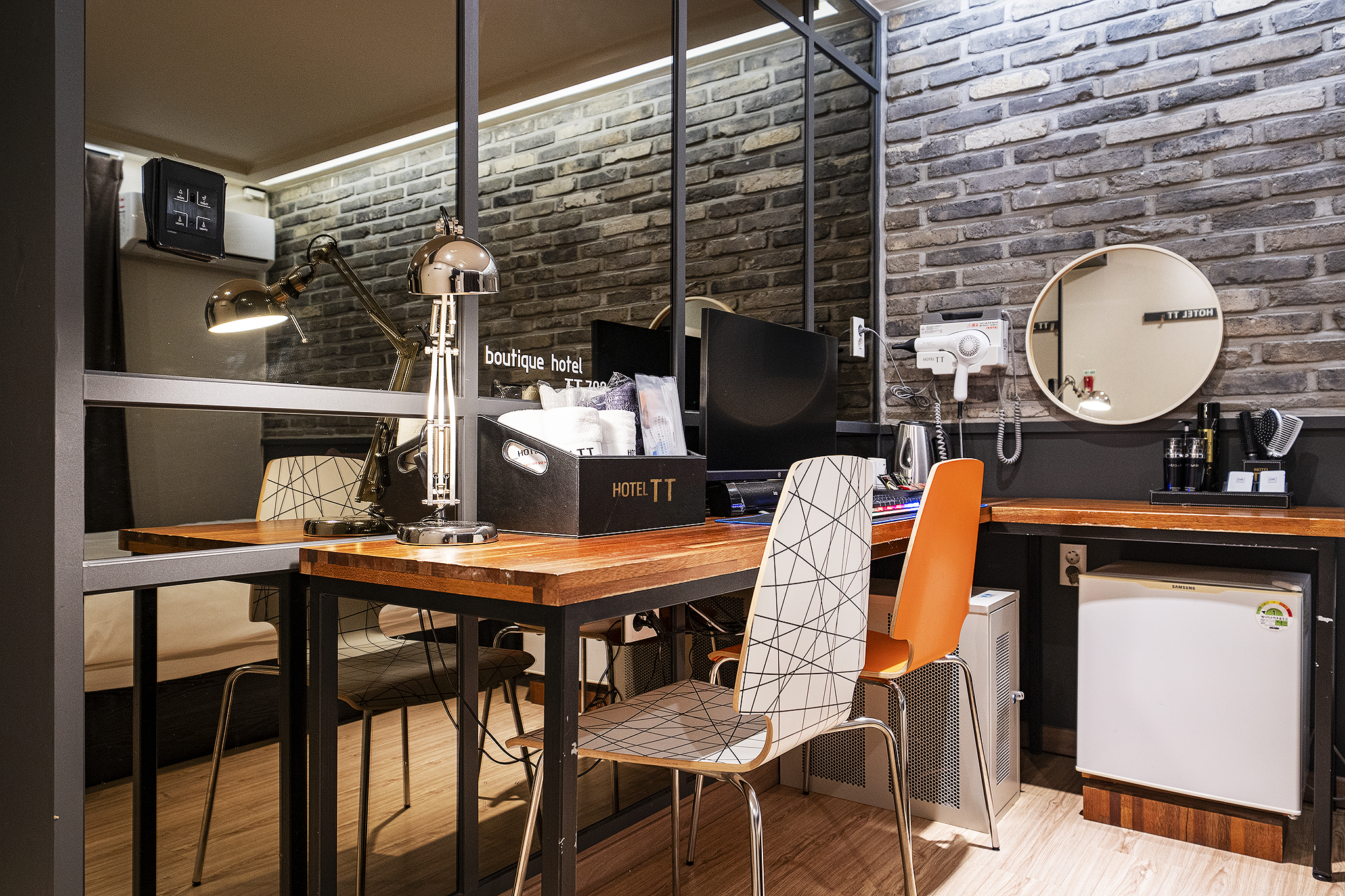 room detail thumbnail 2