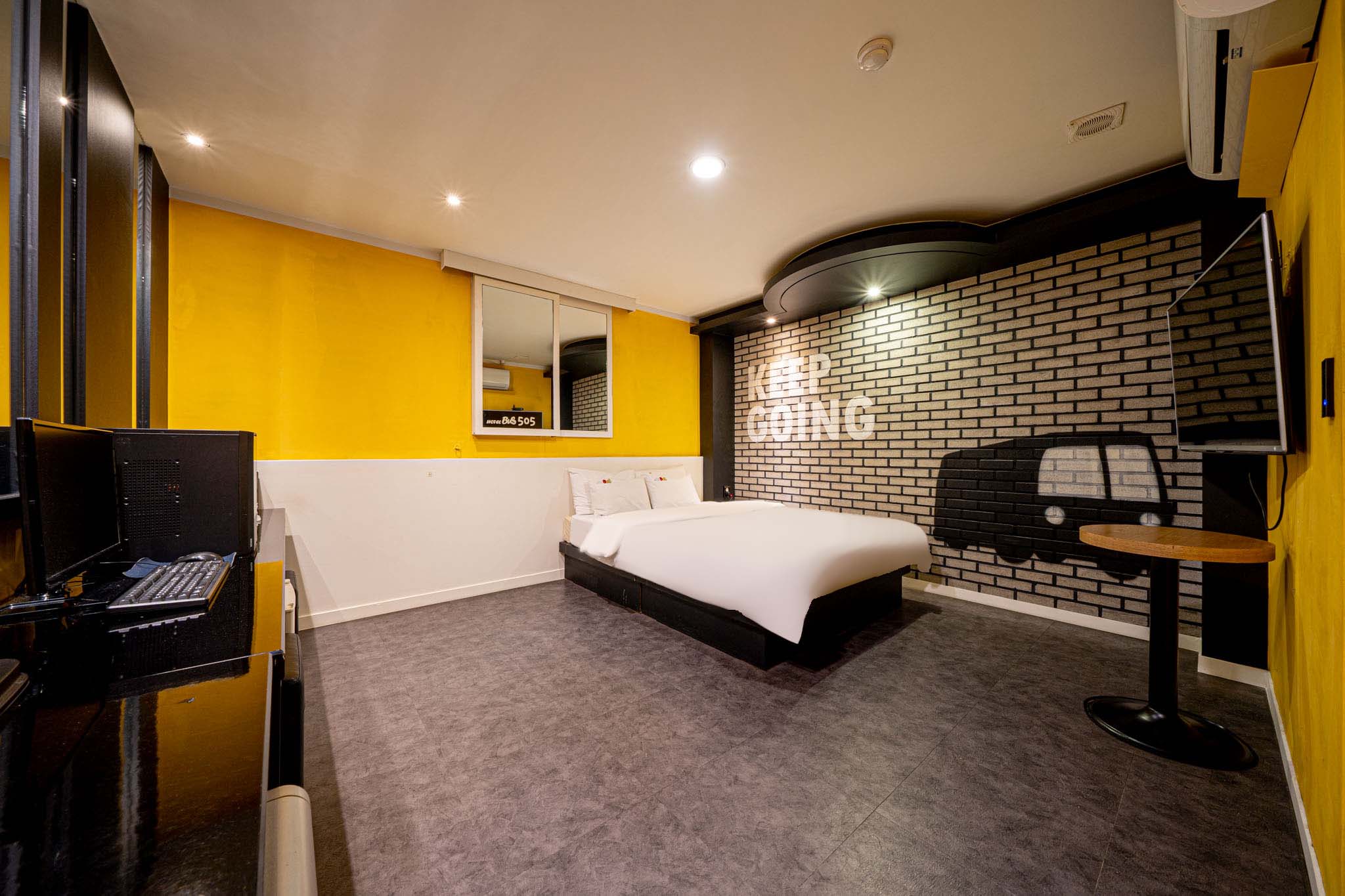 room detail thumbnail 0