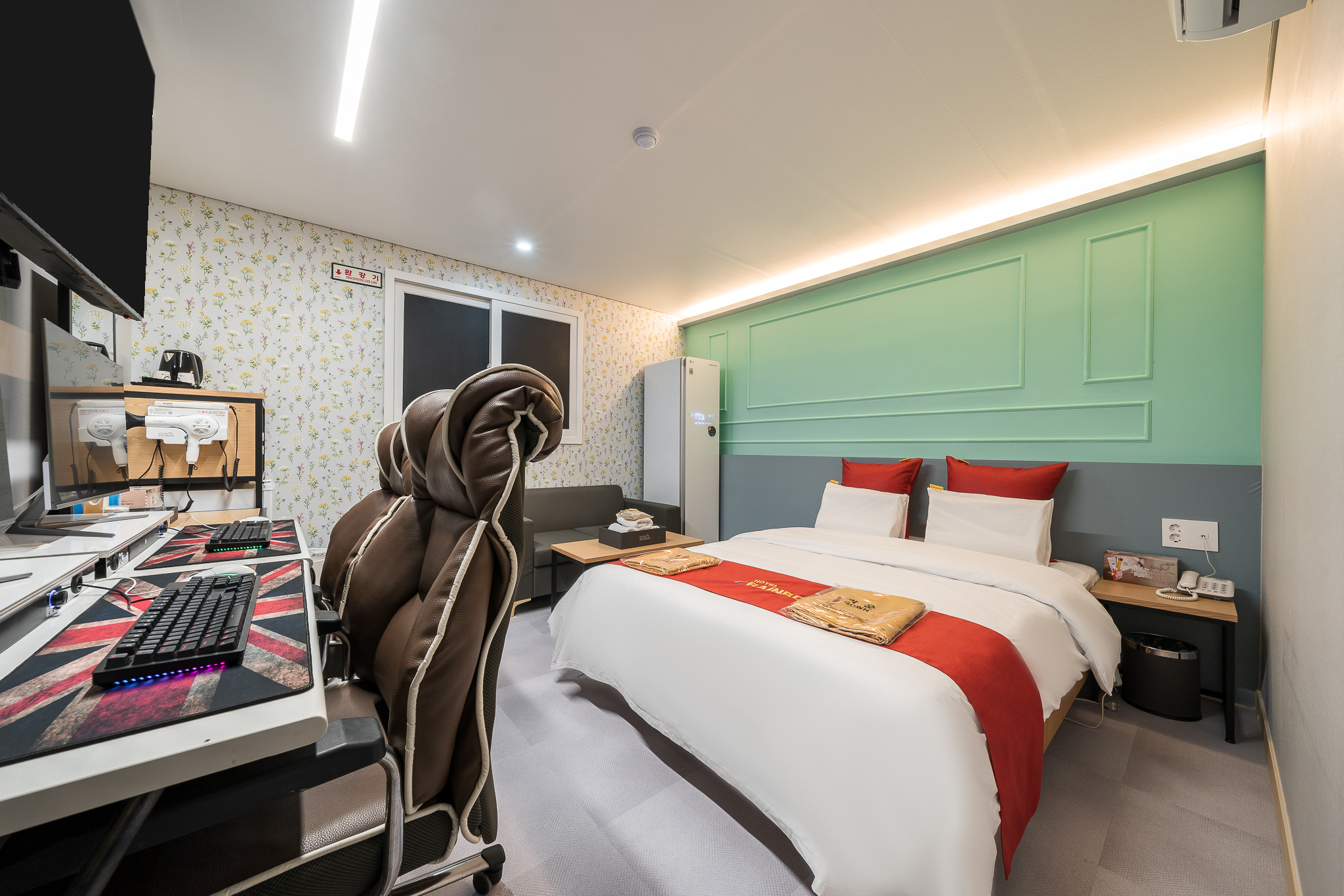 room detail thumbnail 1