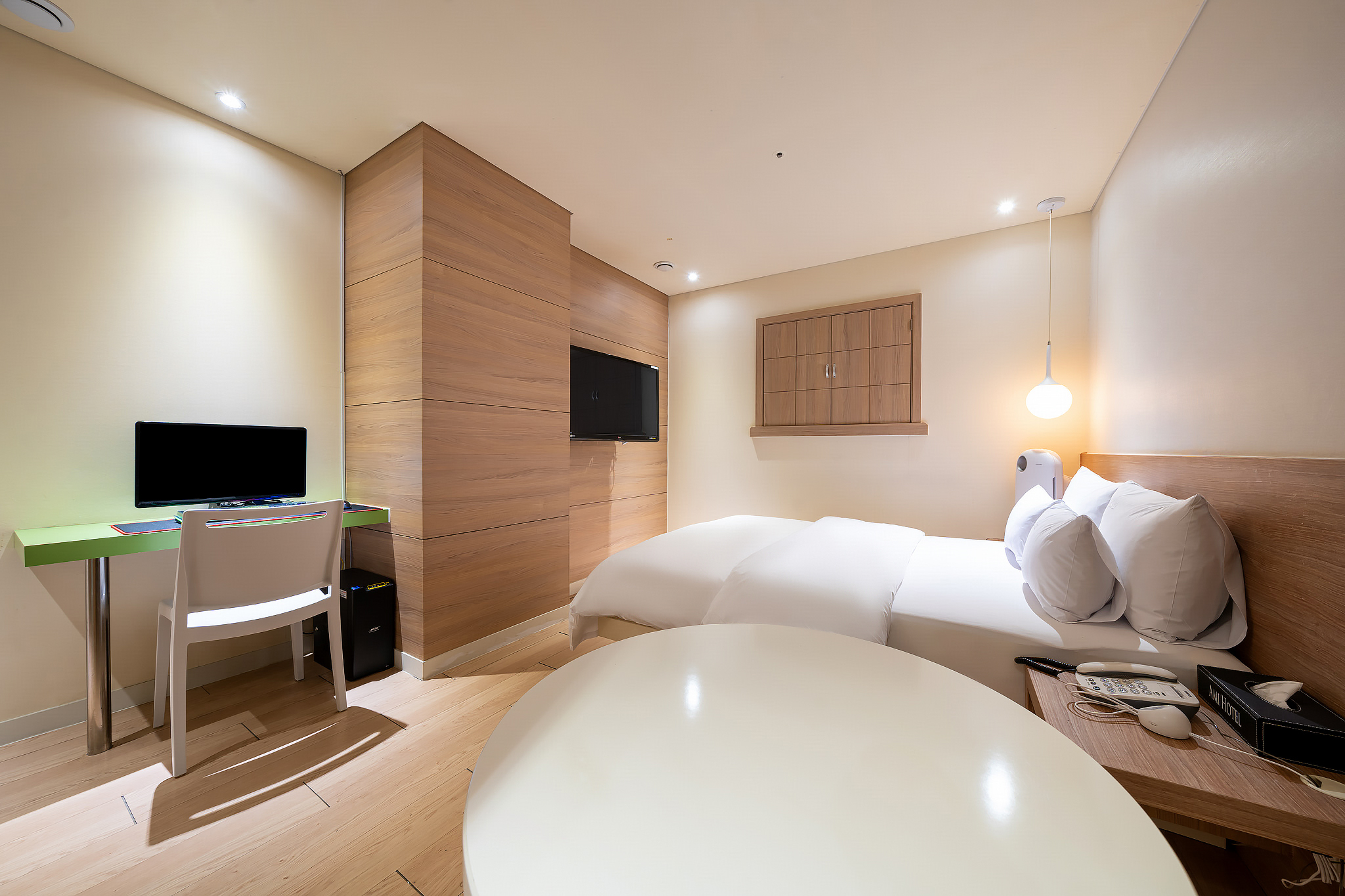 room detail thumbnail 1